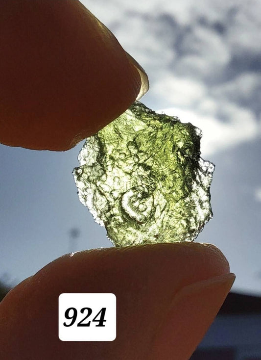 Moldavite Piece, 0.91g, Tektite (Ref: 924)