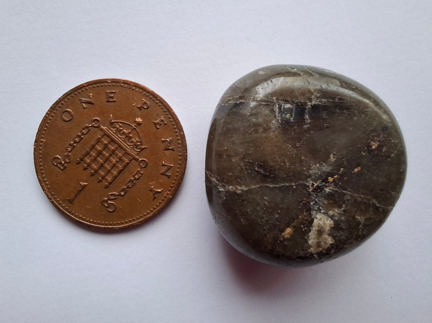 Labradorite, Tumble Stone, Crystal (Ref: T208)
