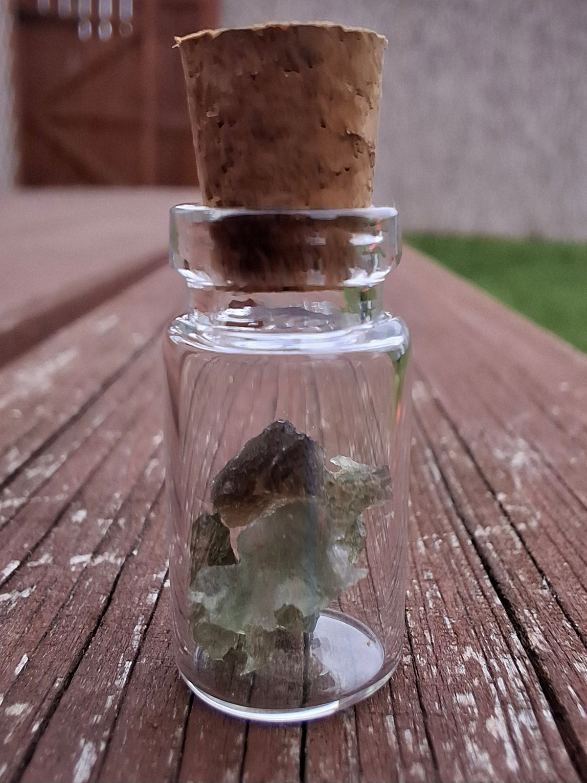 Moldavite Chips (0.50g) in 1ml Bottle, Tektite (Ref: B29)