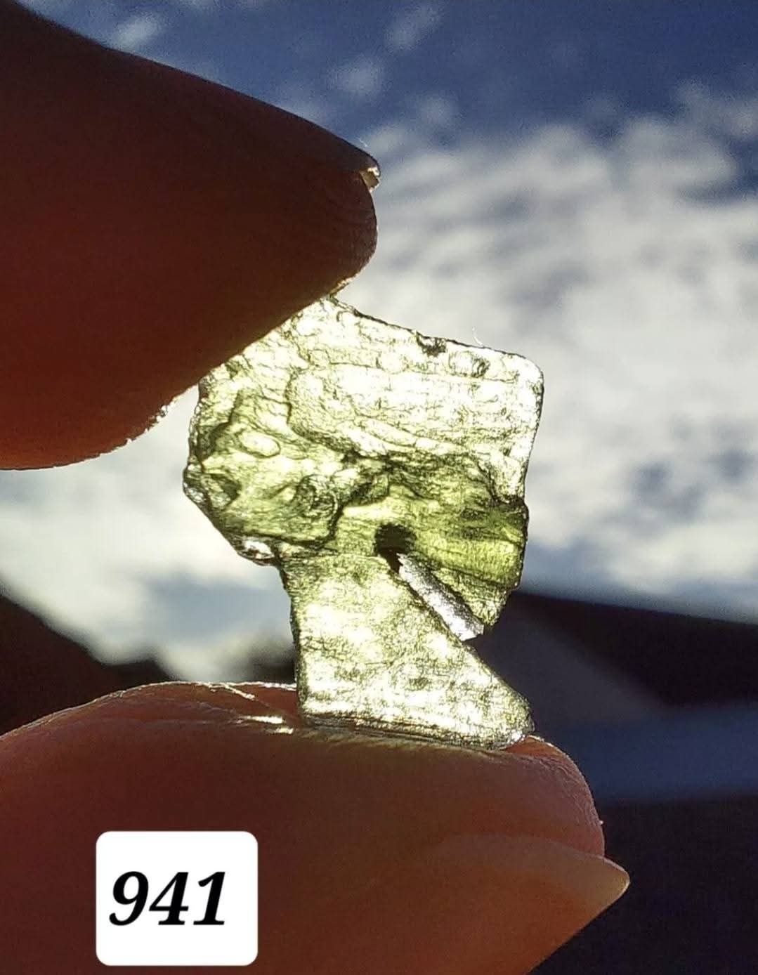 Moldavite Piece, 0.58g, Tektite (Ref: 941)
