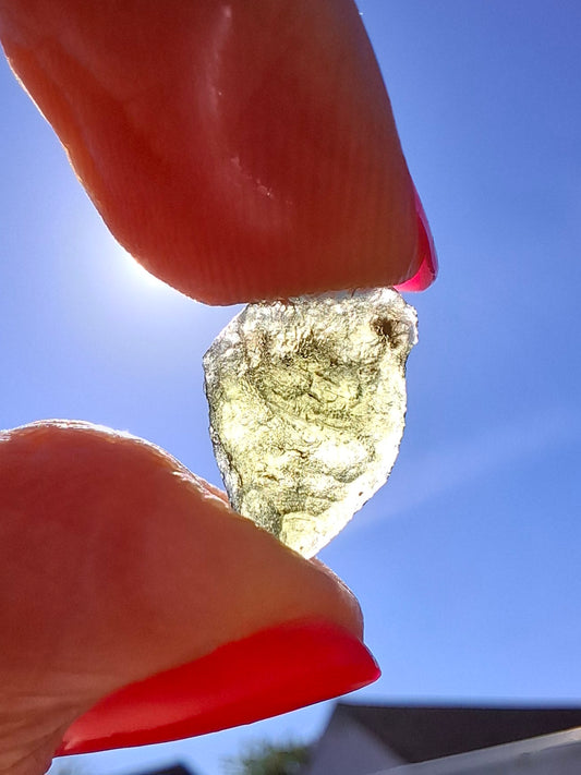 Moldavite Piece, 0.69g, Tektite (Ref: 1407)