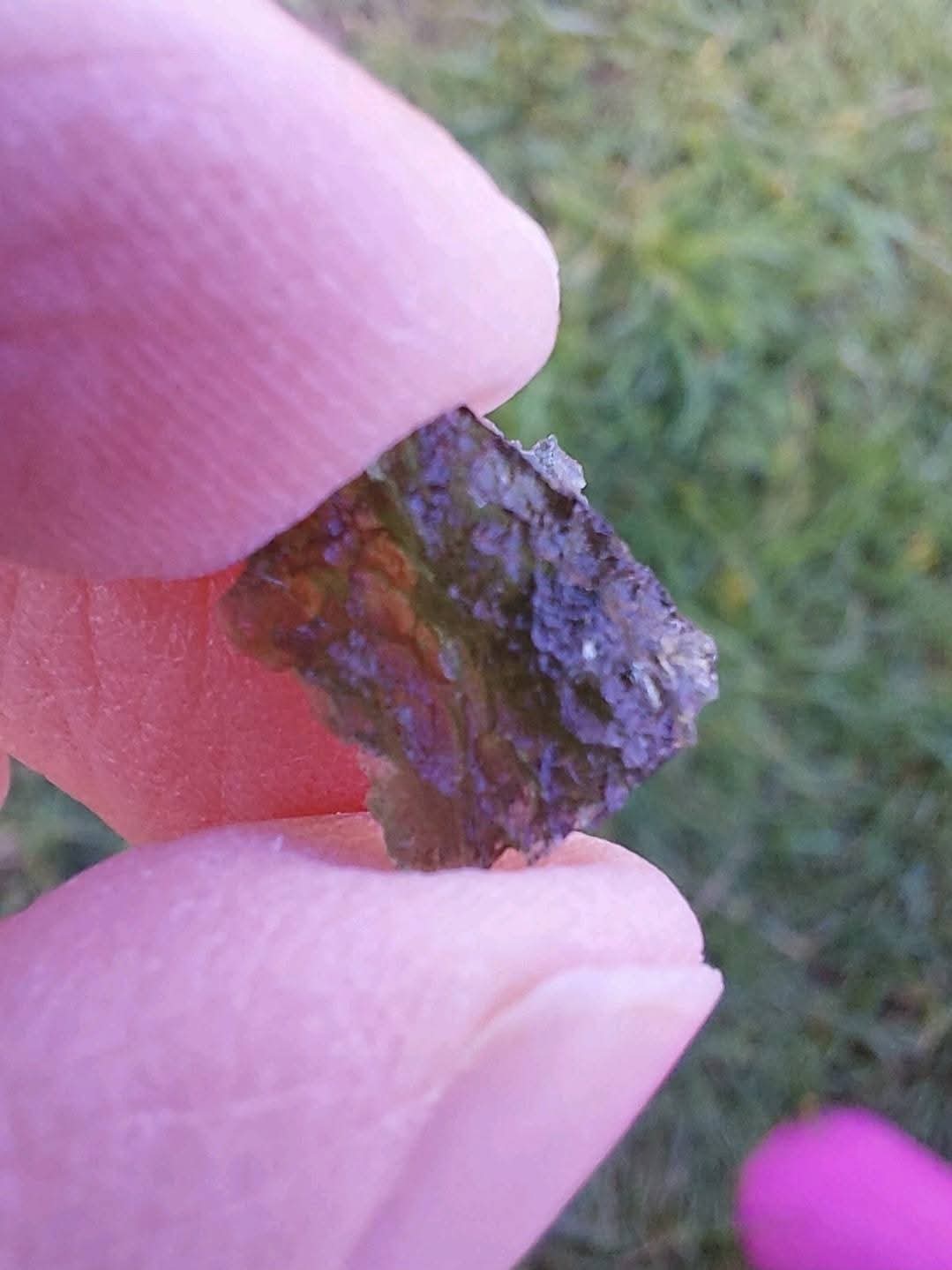 Moldavite Piece, 0.65g, Tektite (Ref: 1100)