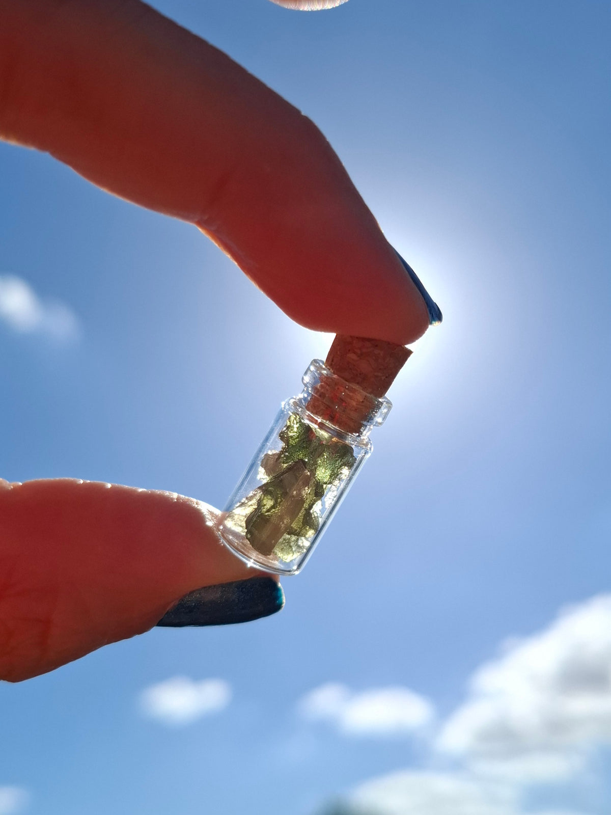 Moldavite Chips (1.00g) in 1ml Bottle, Tektite (Ref: B35)