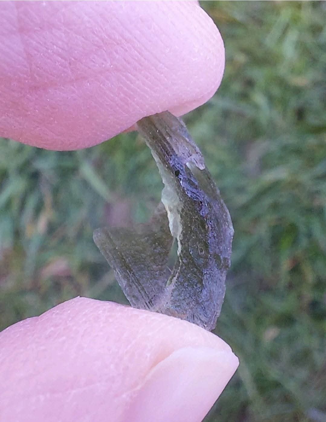 Moldavite Piece, 0.63g, Tektite (Ref: 1098)