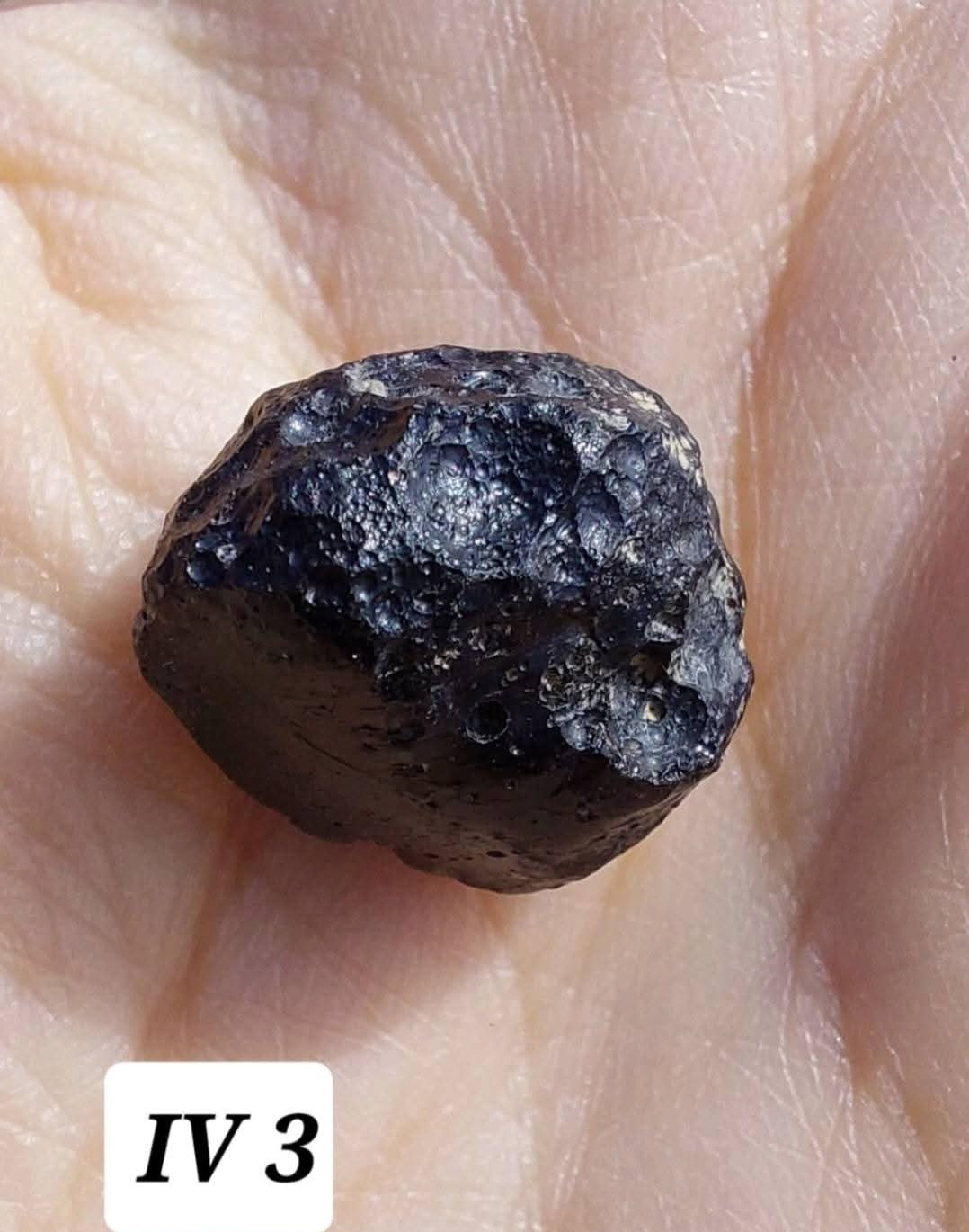 Ivory Coast (Ivorite), RAREST TEKTITE IN THE WORLD, 4.01g, Tektite (Ref: IV3)