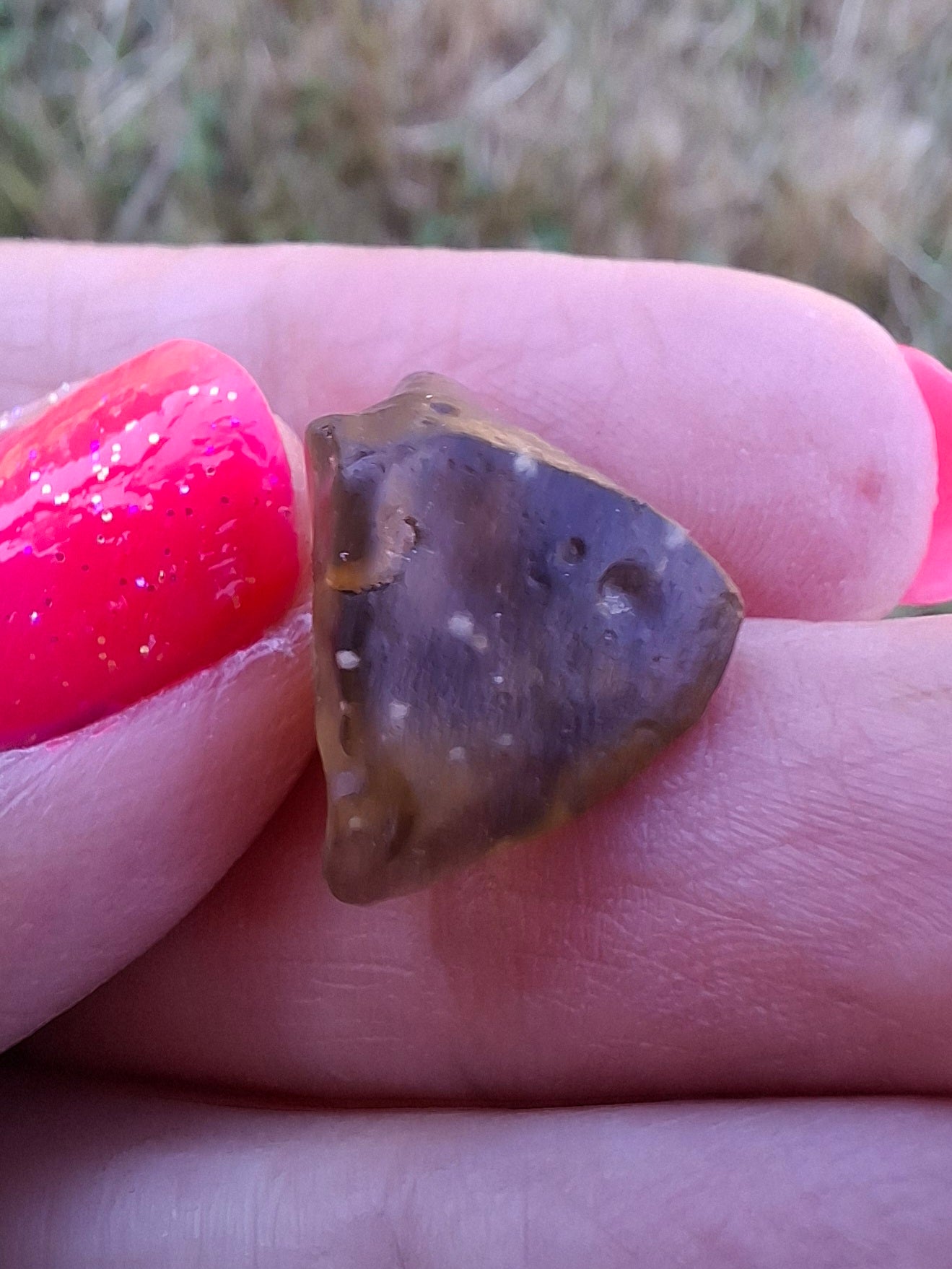Libyan Desert Glass (darker) Piece, 2.29g, Tektite (Ref: L1359)