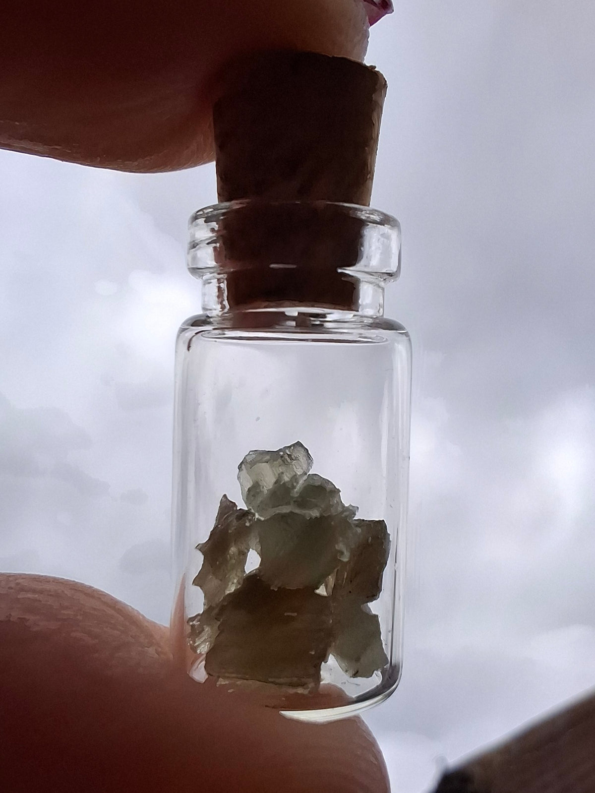 Moldavite Chips (0.50g) in 1ml Bottle, Tektite (Ref: B21)