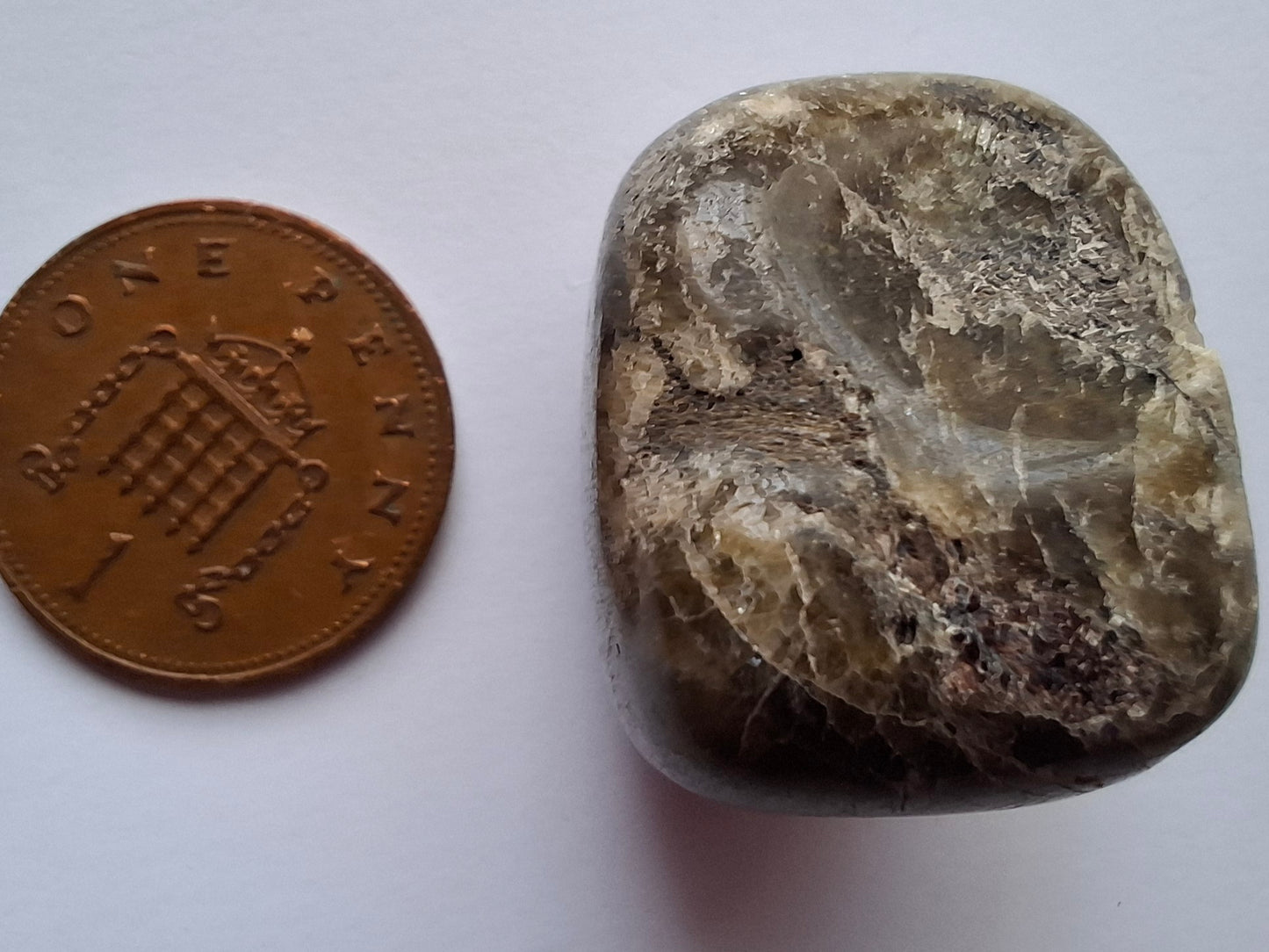 Labradorite, Tumble Stone, Crystal (Ref: T210)