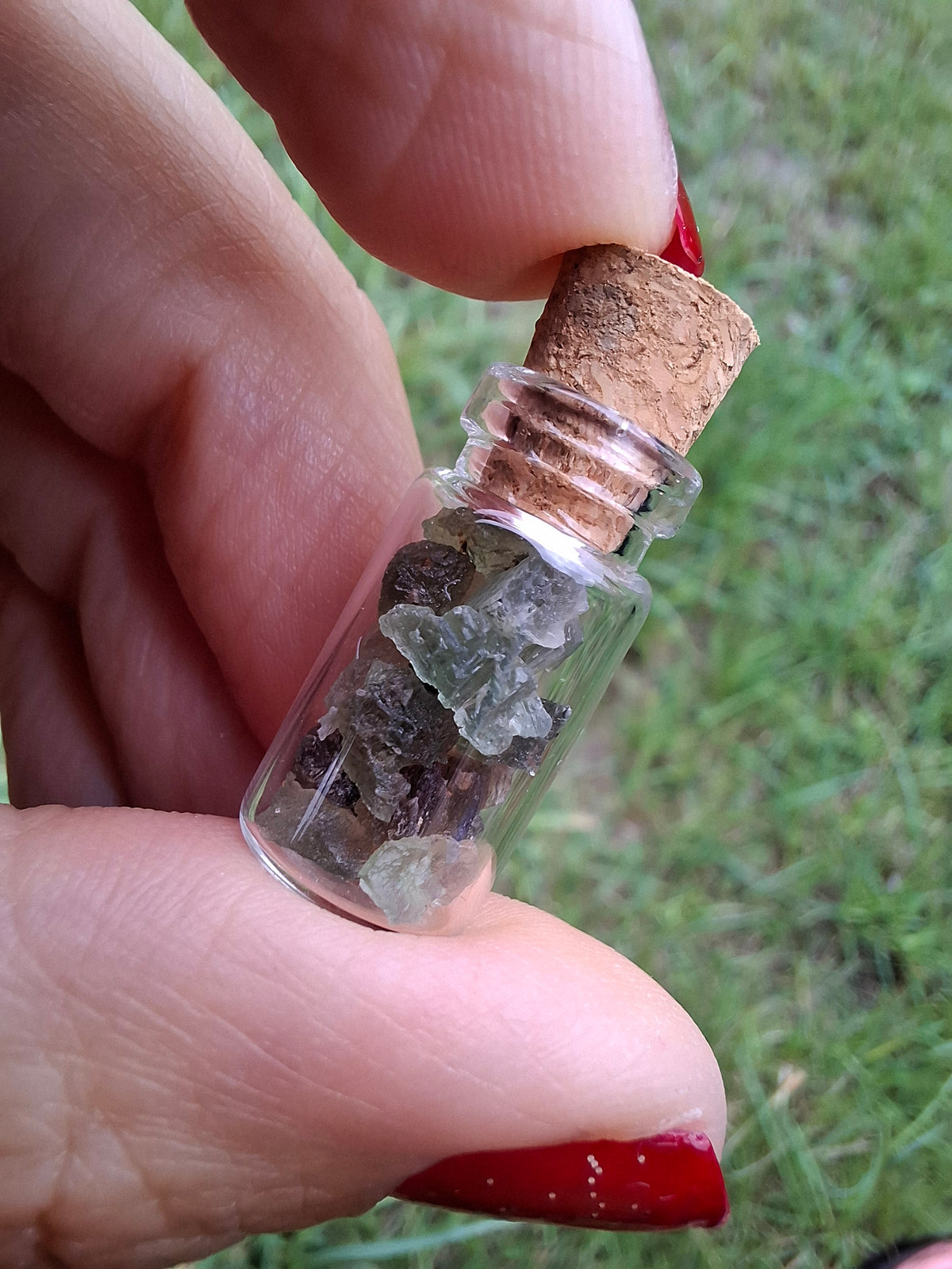 Moldavite Chips (1.00g) in 1ml Bottle, Tektite (Ref: B37)