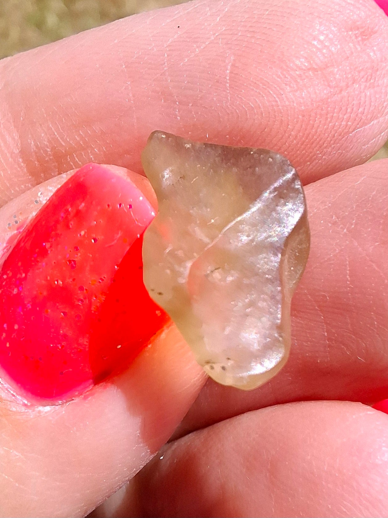 Libyan Desert Glass (darker) Piece, 0.95g, Tektite (Ref: L1363)
