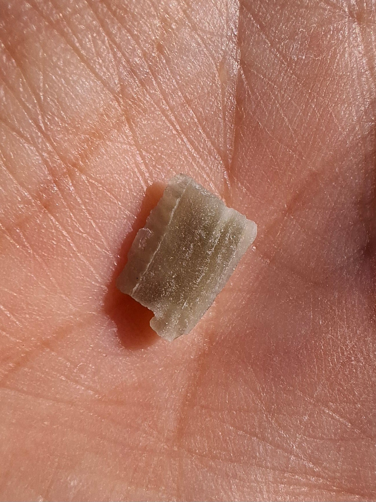 Moldavite tiny piece, SNOWFLAKE, FROSTED, BRUSNA, 0.18g, Tektite (Ref: 1496)