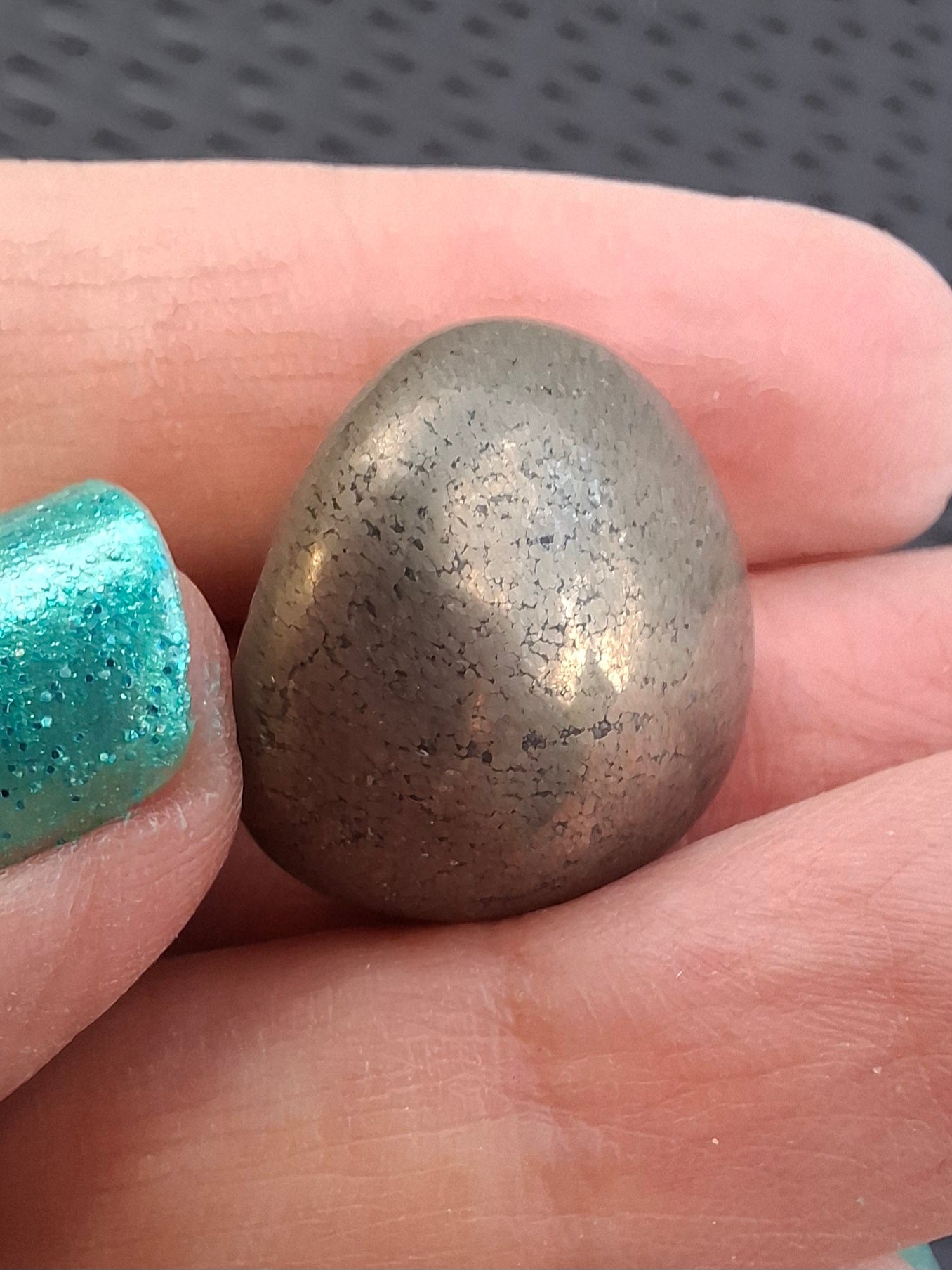 Apache Gold Tumble Stone, Crystal (Ref: T226)