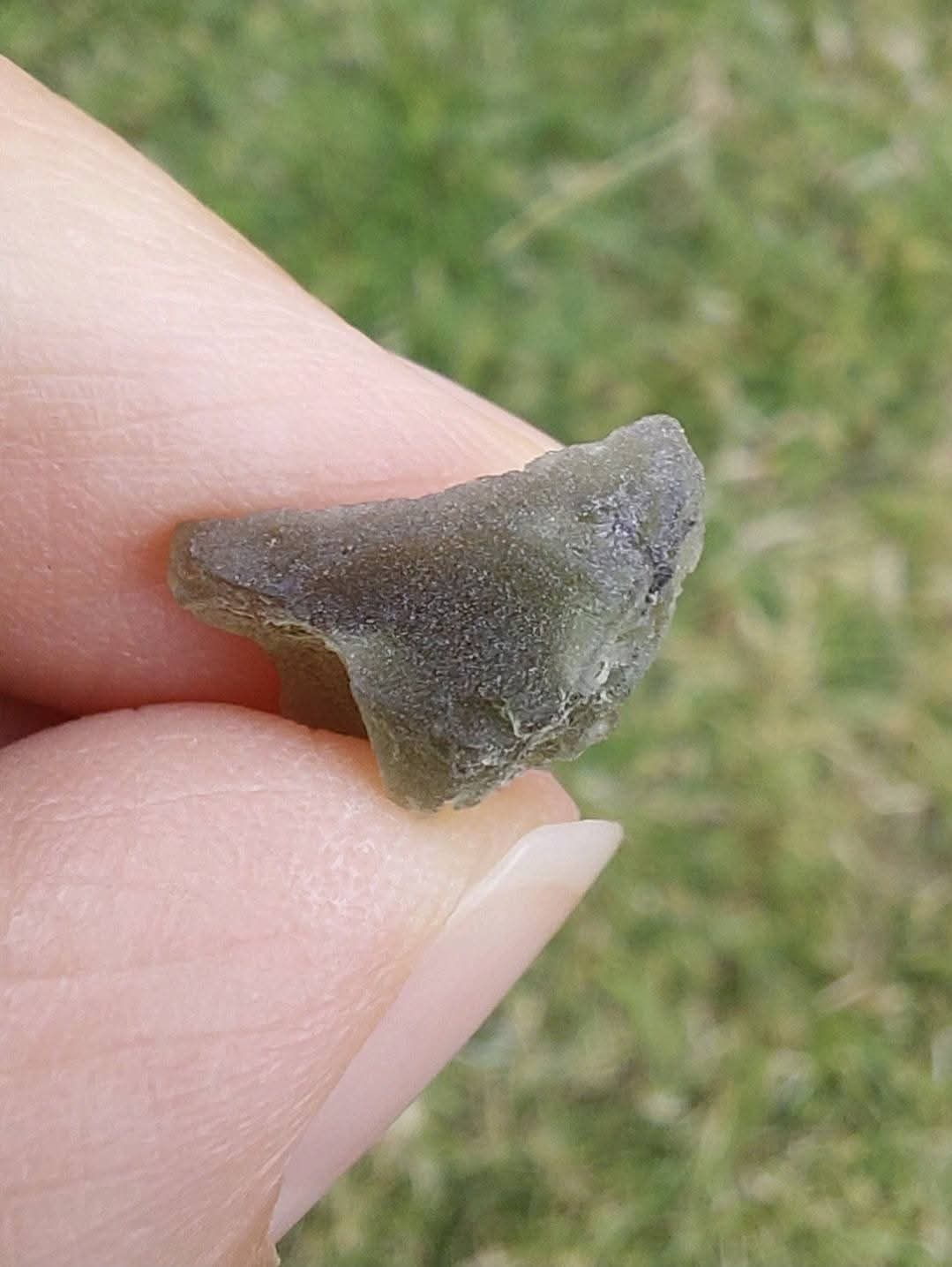 Moldavite Piece, 0.69g, Tektite (Ref: E60)