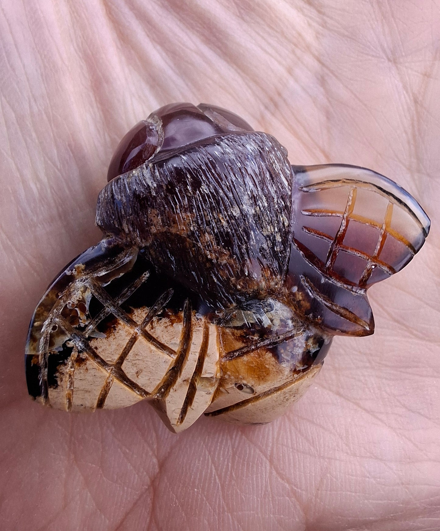 Red Amber Honey Bee Carving, 7.00g, Fossil (Ref: Bee31)
