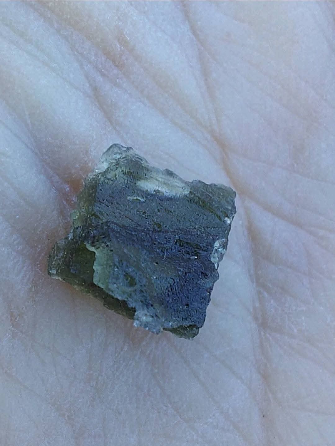 Moldavite Piece, 0.65g, Tektite (Ref: 1100)