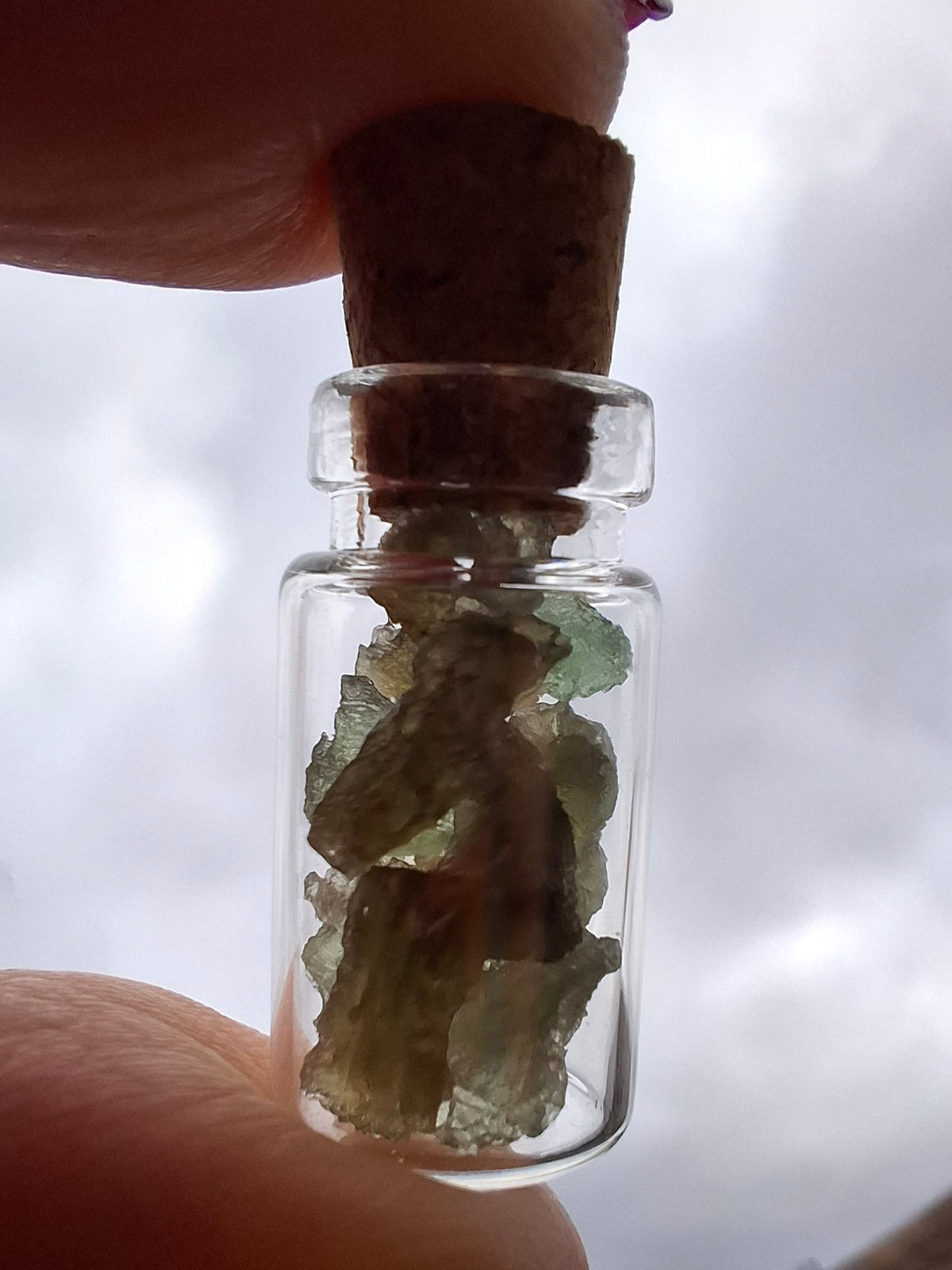 Moldavite Chips (1.00g) in 1ml Bottle, Tektite (Ref: B33)