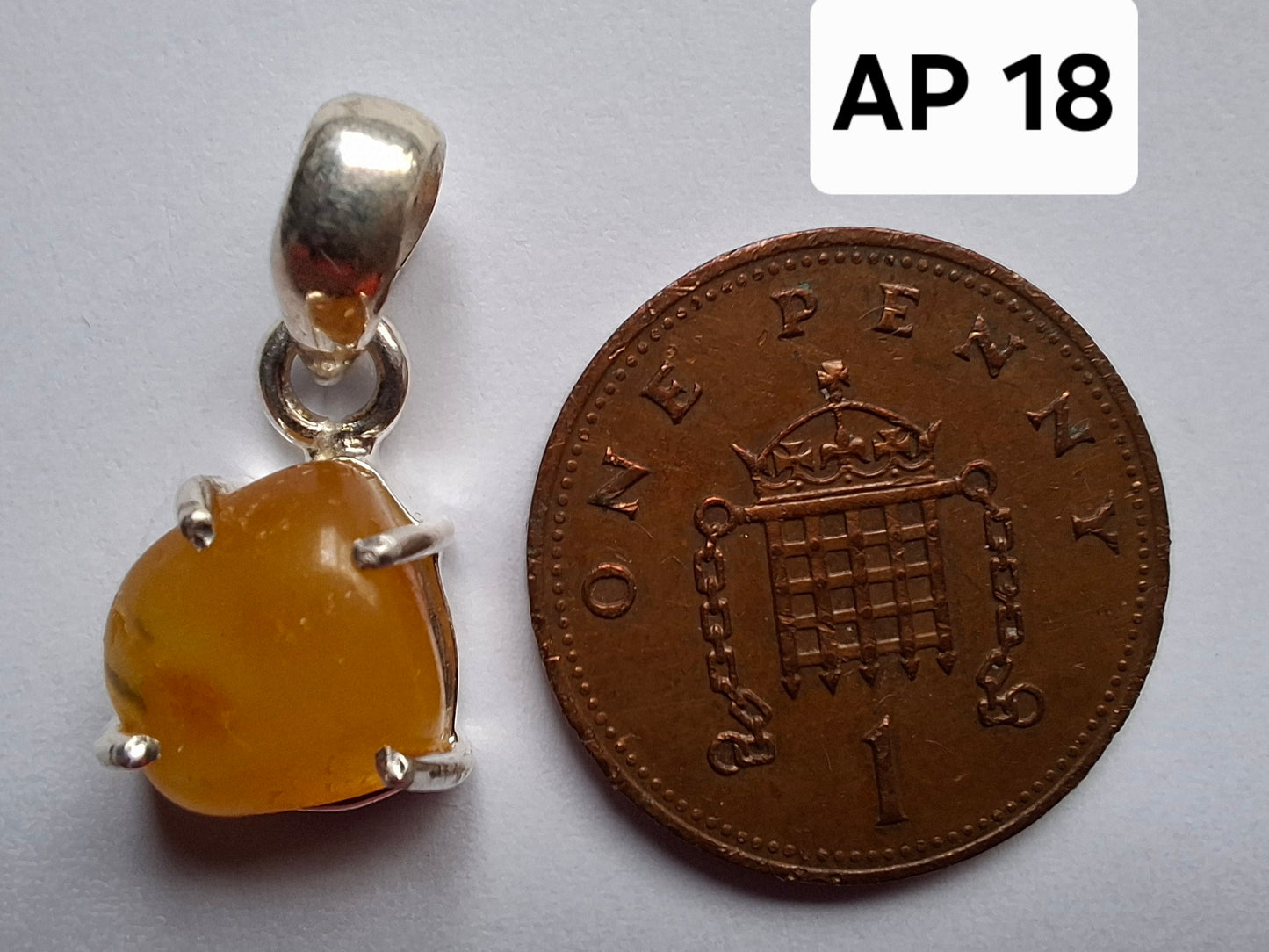 Baltic Amber Pendant, 925 Silver, Fossil (Ref: AP18)