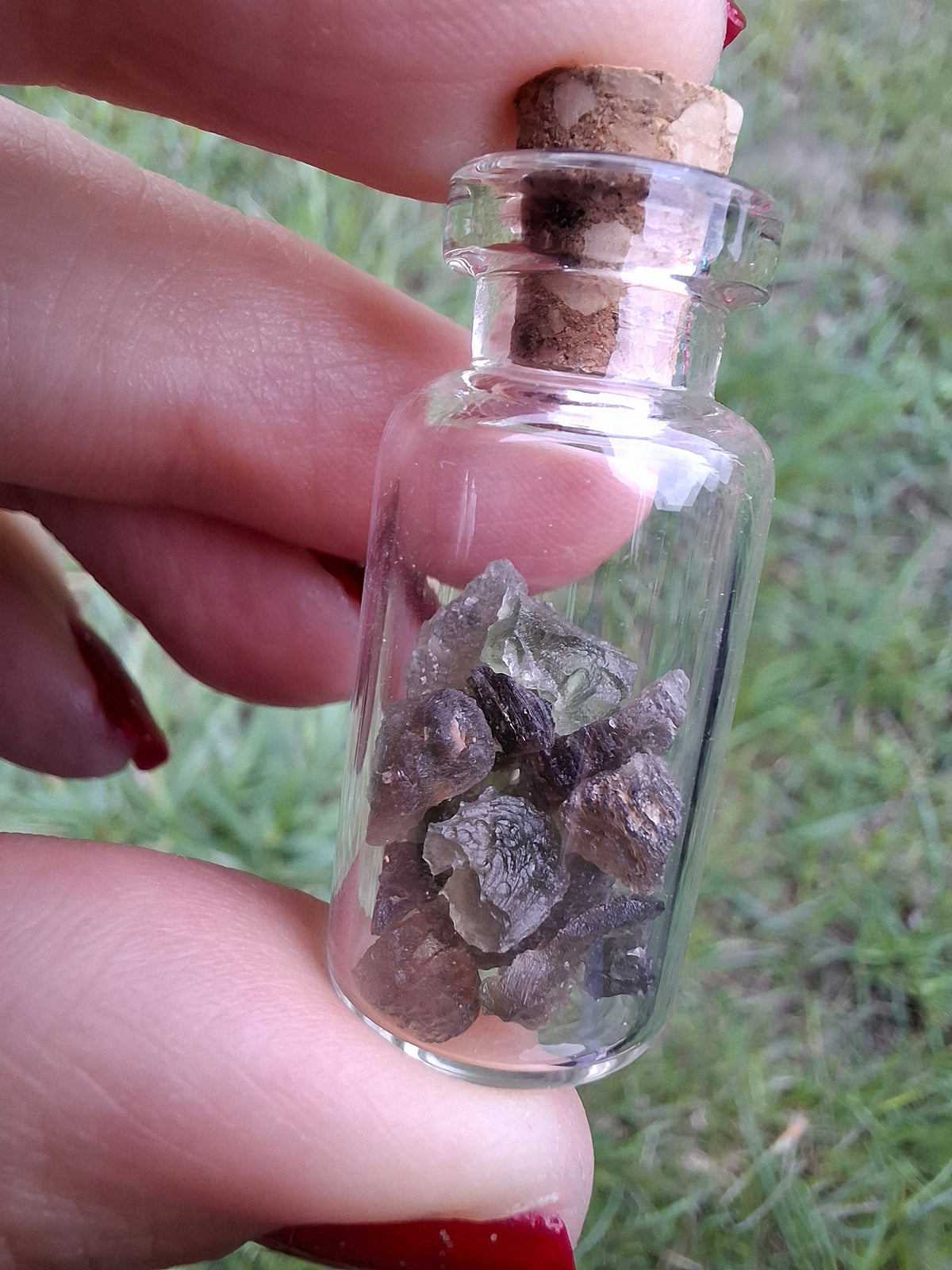 Moldavite Chips (2.00g) in 3ml Bottle, Tektite (Ref: B41)