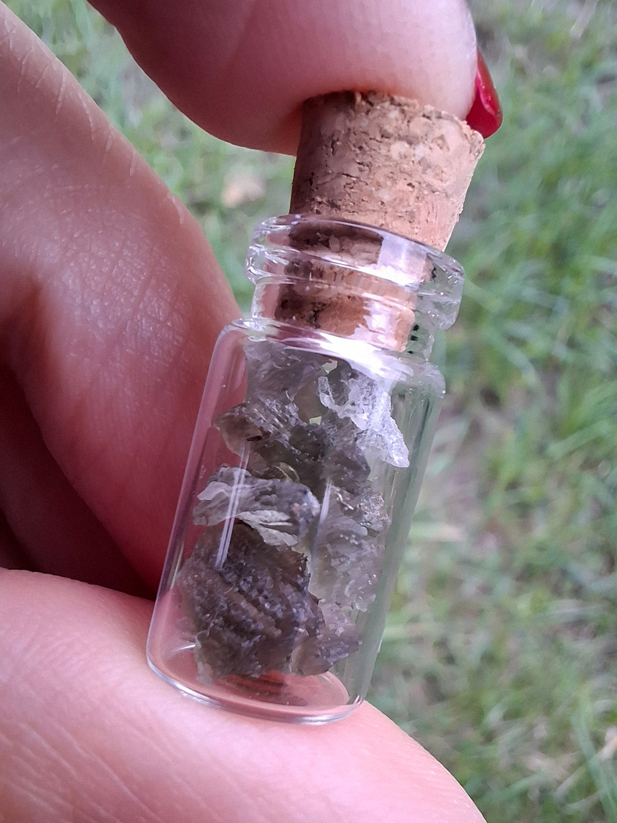 Moldavite Chips (1.00g) in 1ml Bottle, Tektite (Ref: B38)