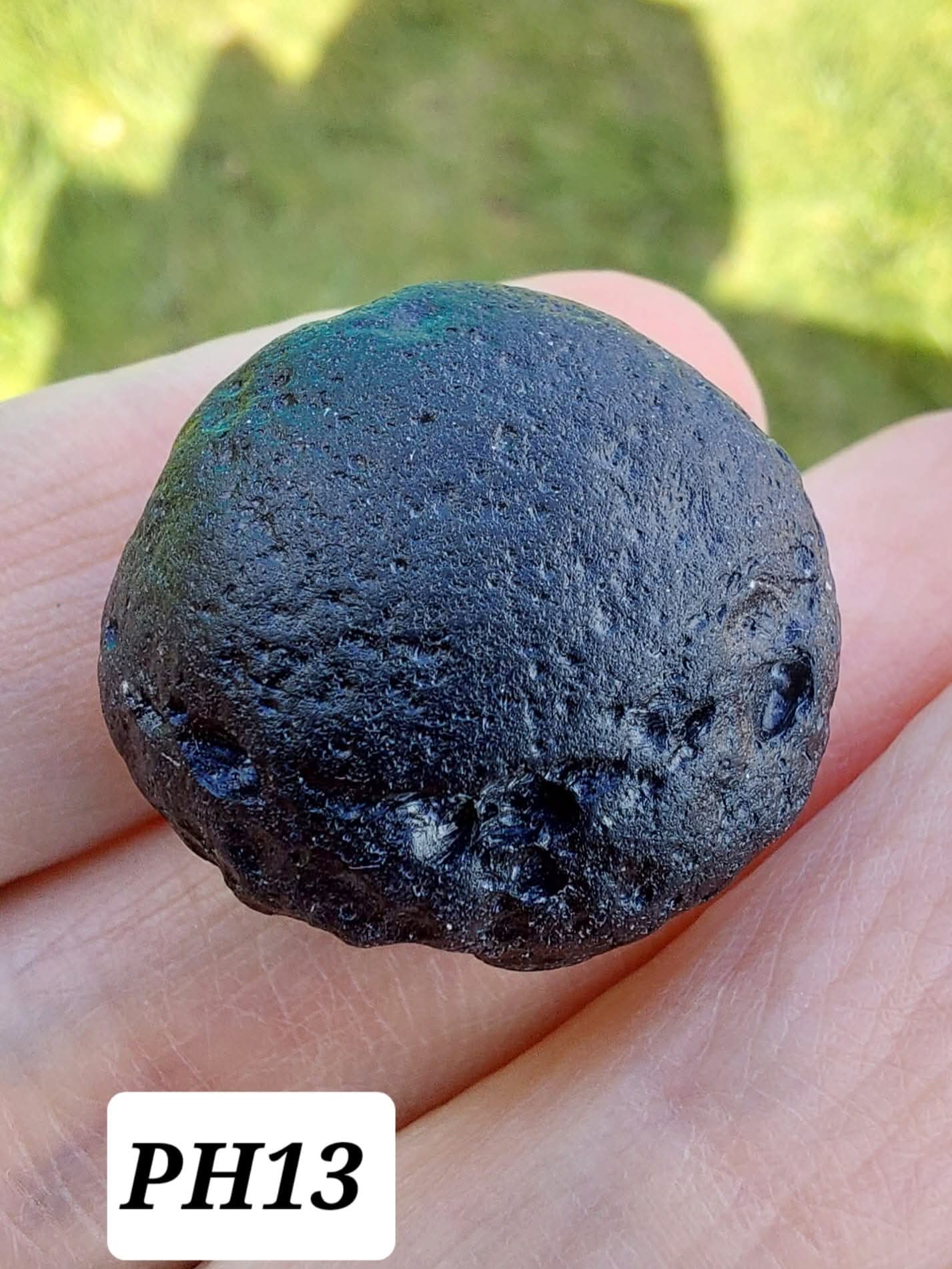 Philippinite (Rizalite), 9.24g, Tektite