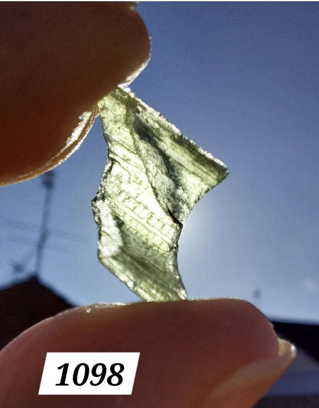 Moldavite Piece, 0.63g, Tektite (Ref: 1098)
