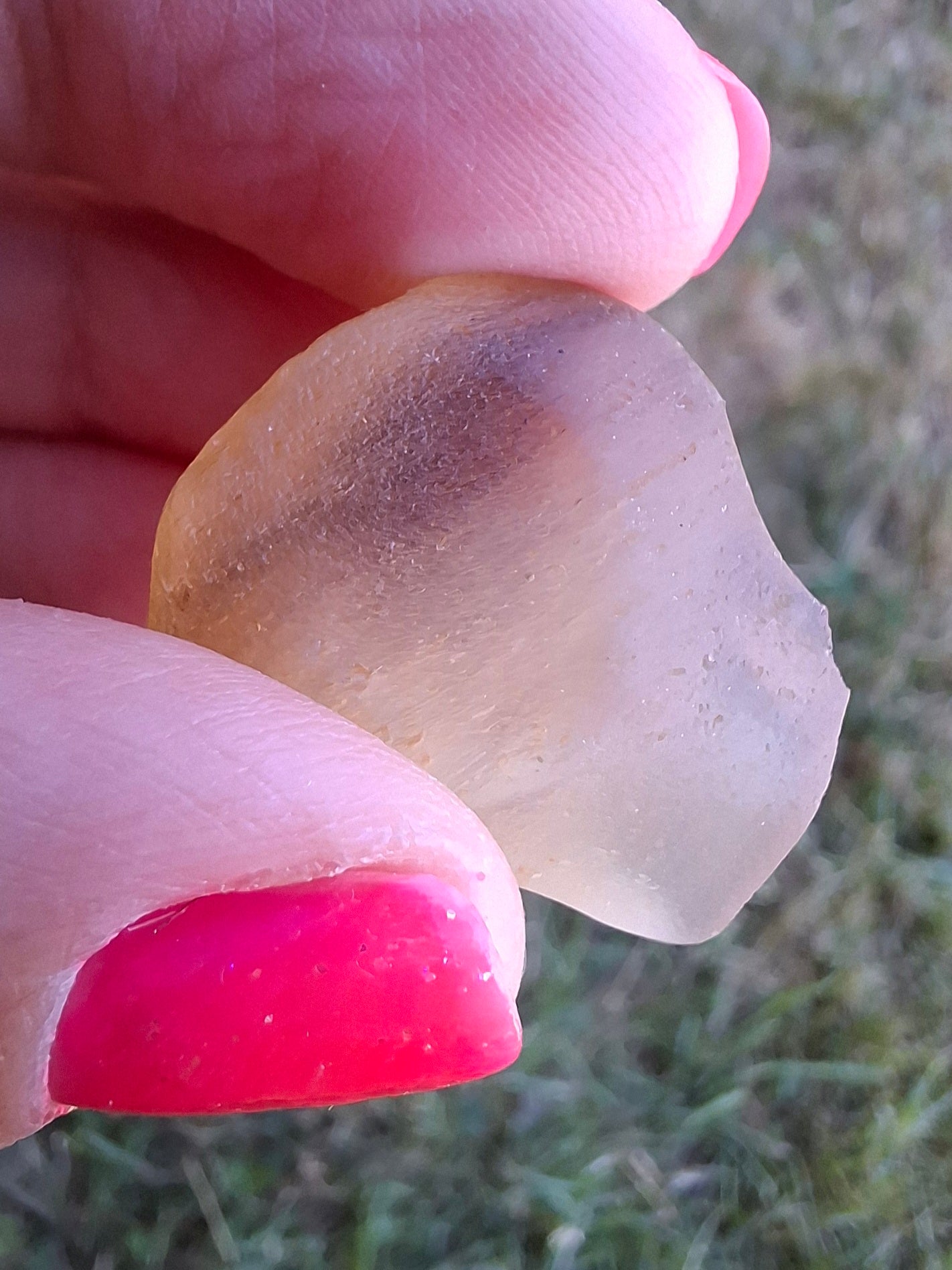Libyan Desert Glass (darker) Piece, 7.00g, Tektite (Ref: L1373)