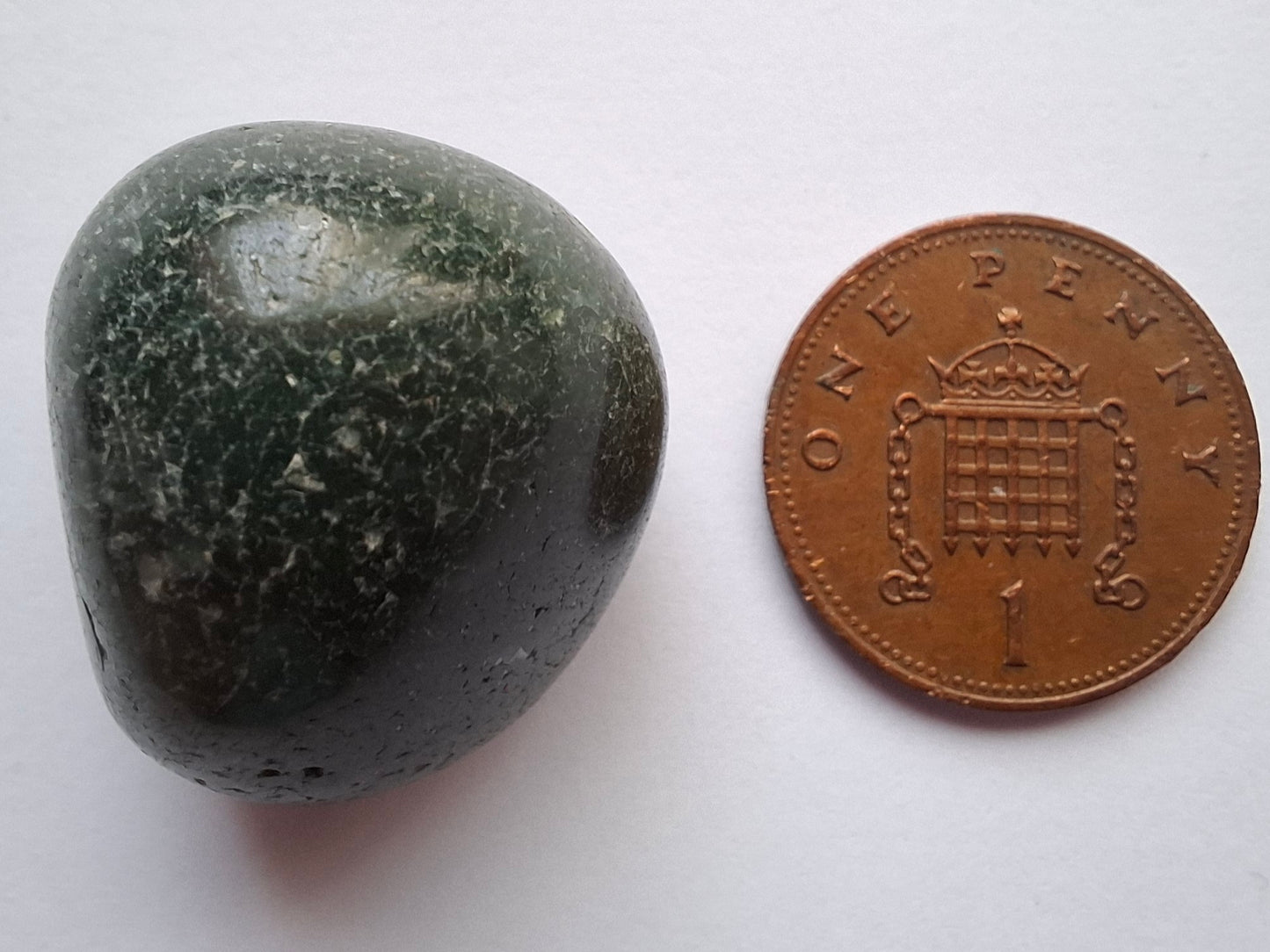 Green Moss Agate, Tumble Stone, Crystal (Ref: T166)