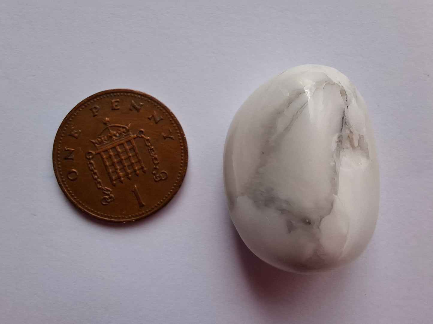 Howlite, Tumble Stone, Crystal (Ref: T37)