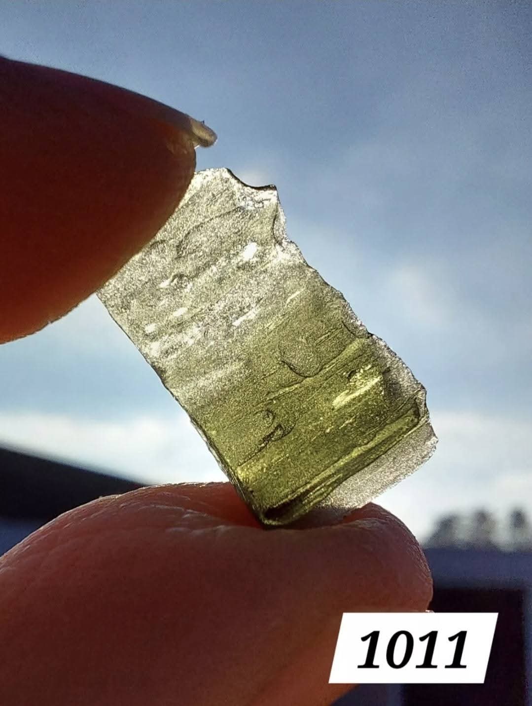 Moldavite Piece, 0.89g, Tektite (Ref: 1011)