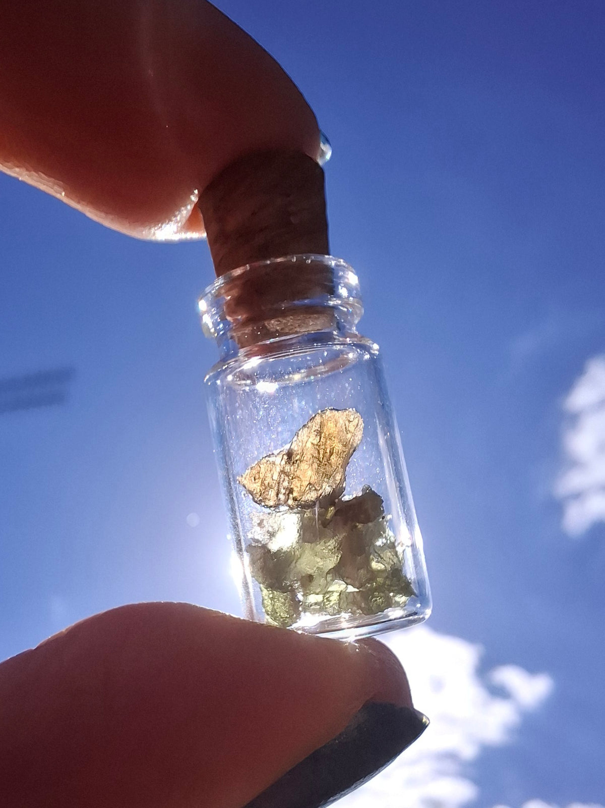 Moldavite Chips (0.50g) in 1ml Bottle, Tektite (Ref: B29)