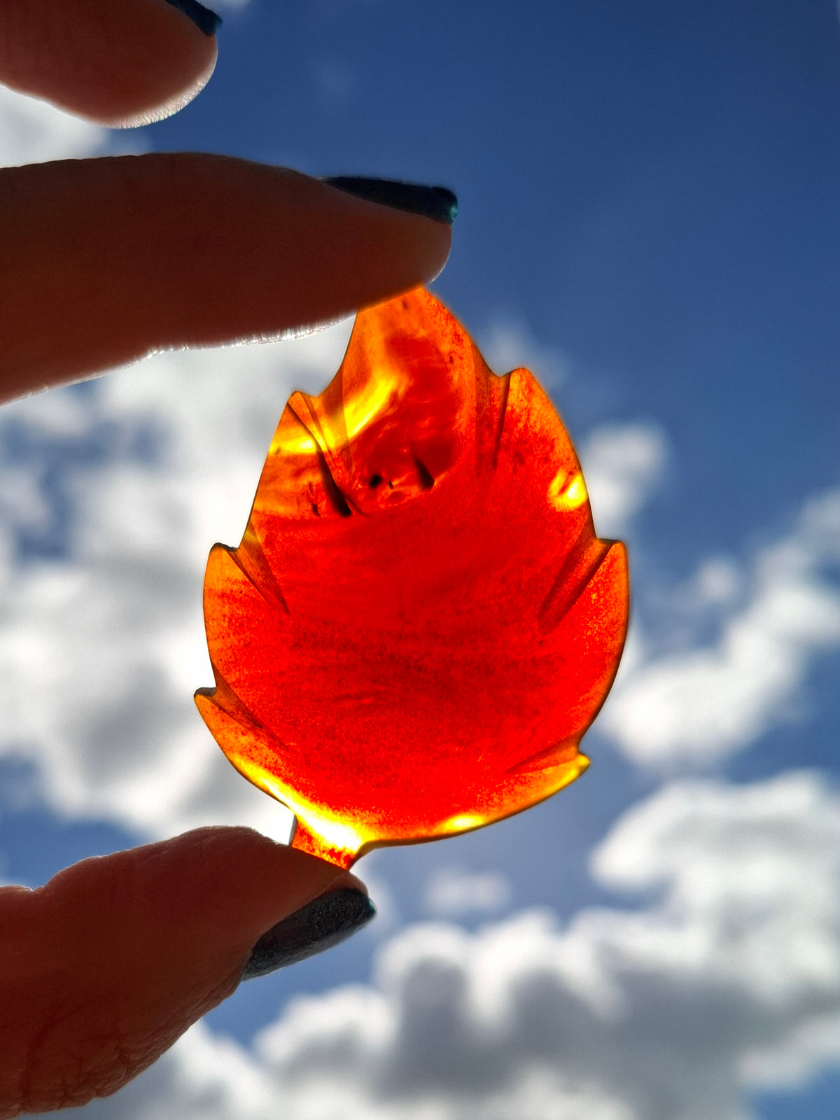 Red Amber Leaf Carving, 7.69g, Fossil (Ref: Leaf10)