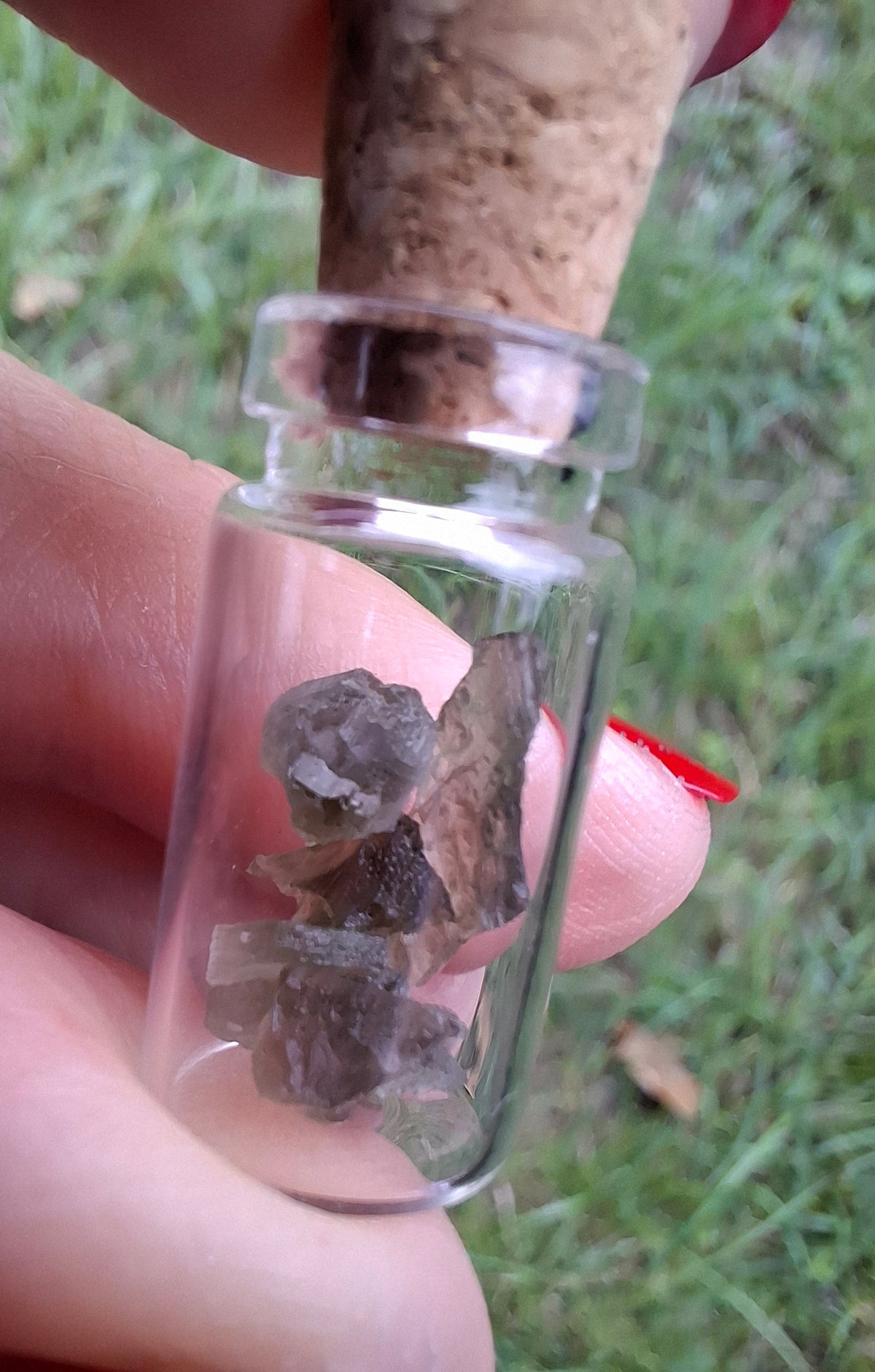 Moldavite chips (0.50g) in 1ml Bottle, Tektite (Ref: B20)