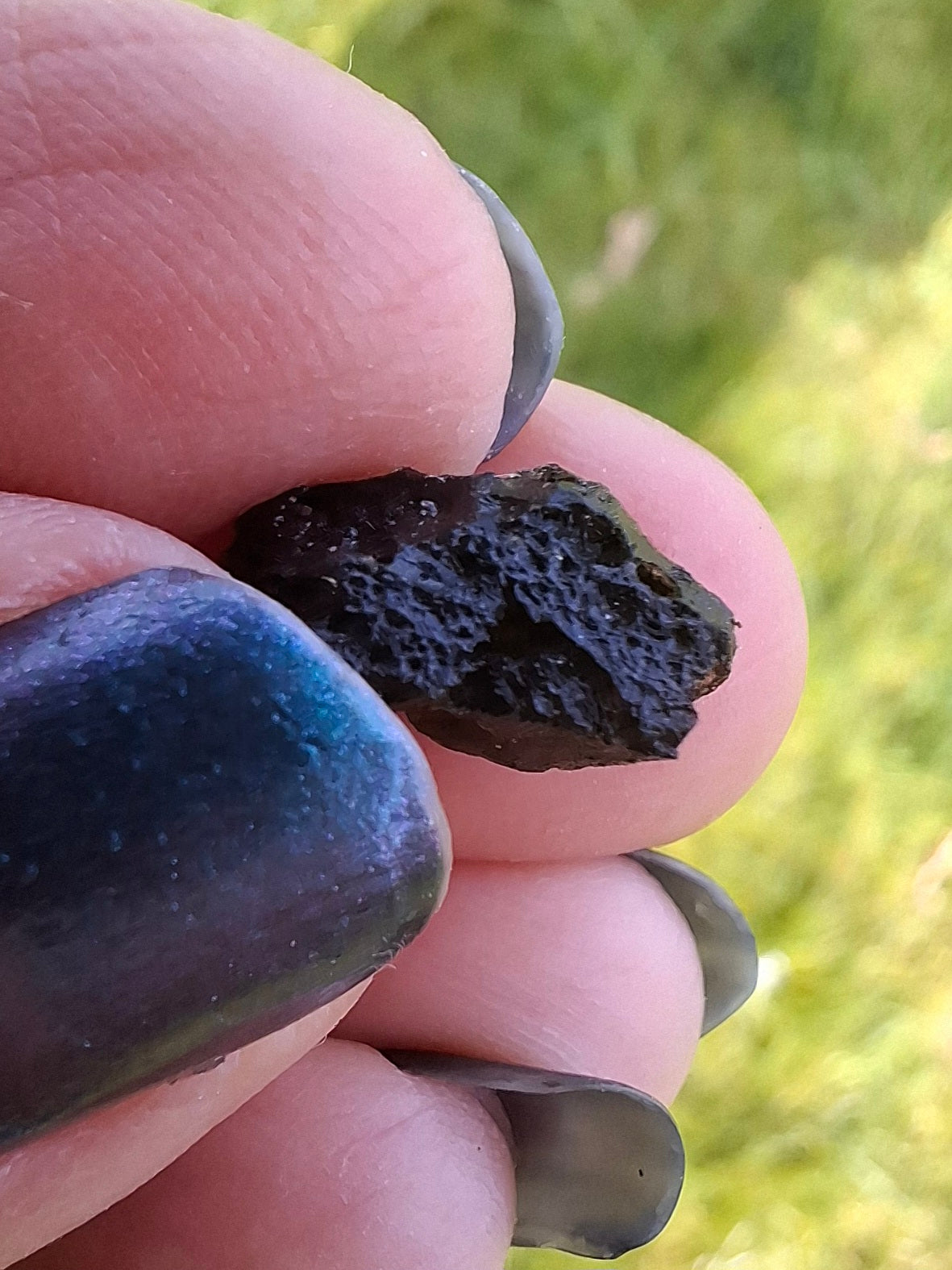 Moldavite Piece, 0.87g, Tektite (Ref: 1392)