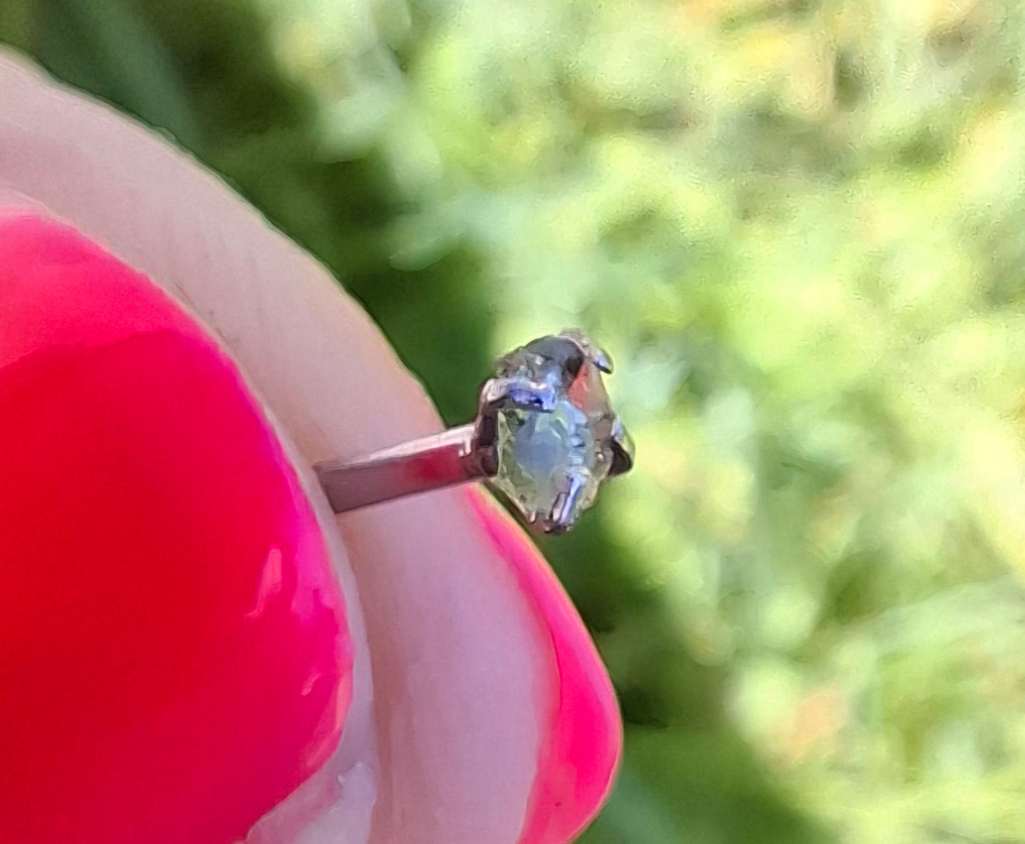 Moldavite (raw) NOSE STUD, 18G, L Shape, Surgical steel, Tektite (Ref: N9)