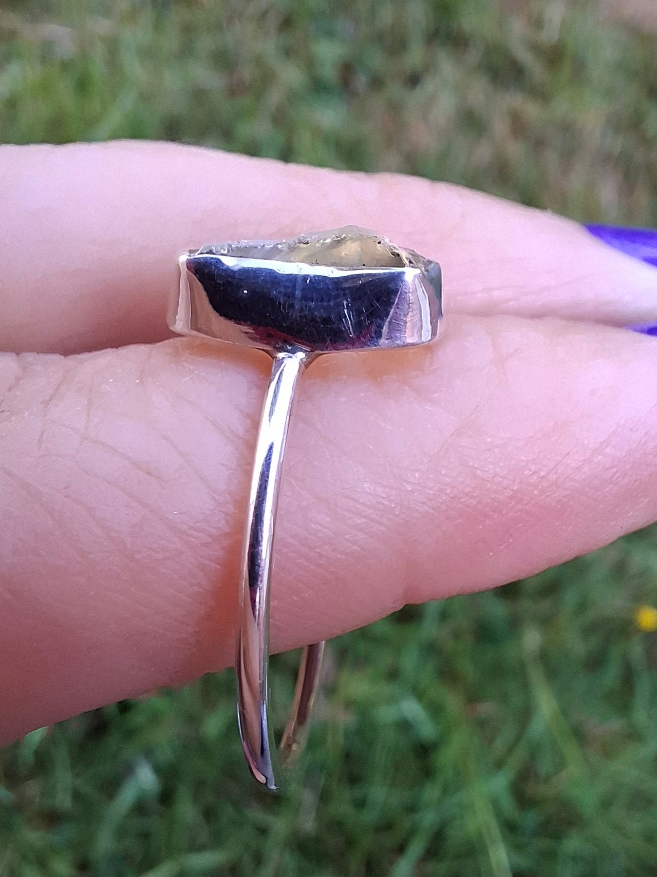Libyan Desert Glass Ring, size large V, 925 Silver, Tektite (Ref: LR54)