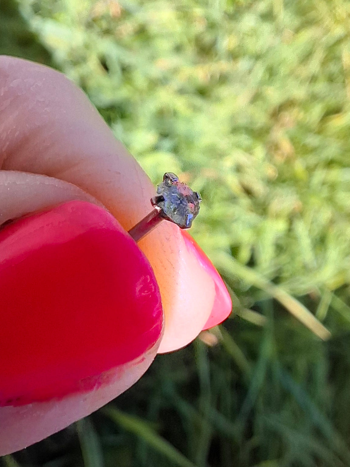 Moldavite (raw) NOSE STUD, 18G, L Shape, Surgical steel, Tektite (Ref: N10)