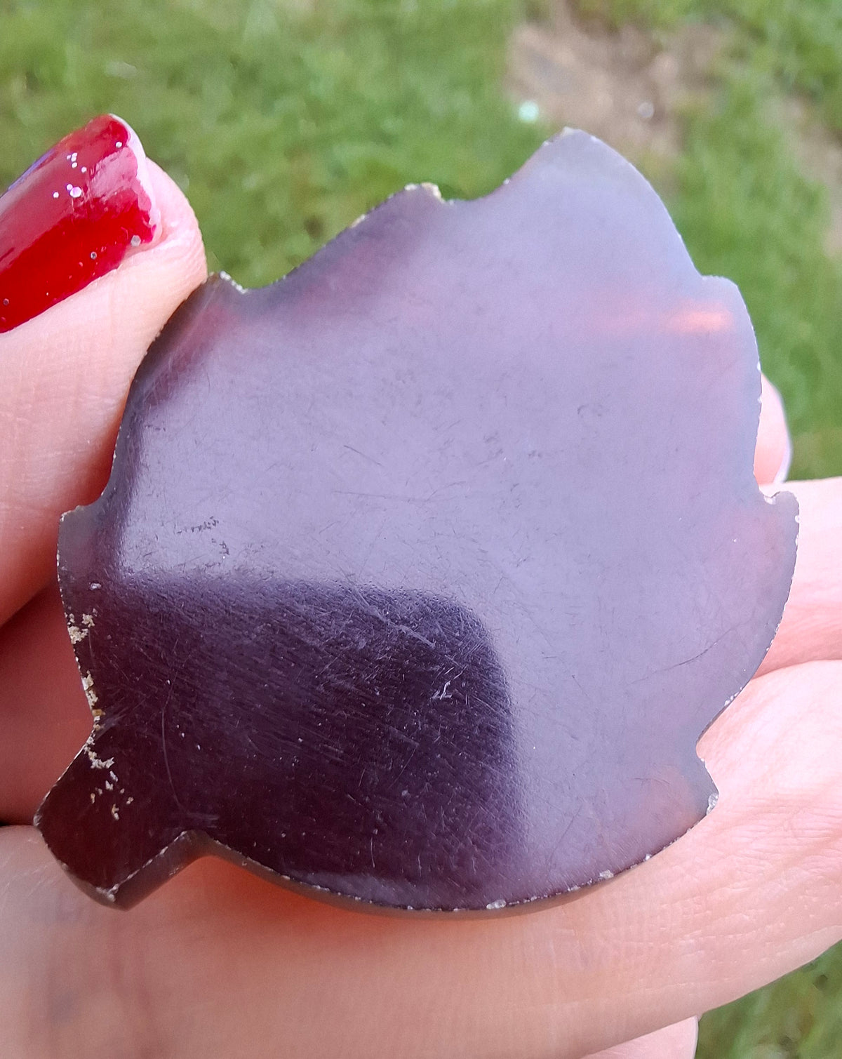Red Amber Leaf Carving, 8.45g, Fossil (Ref: Leaf1)