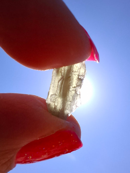 Moldavite Piece, SNOWFLAKE, FROSTED, BRUSNA, 0.37g, Tektite (Ref: 1494)