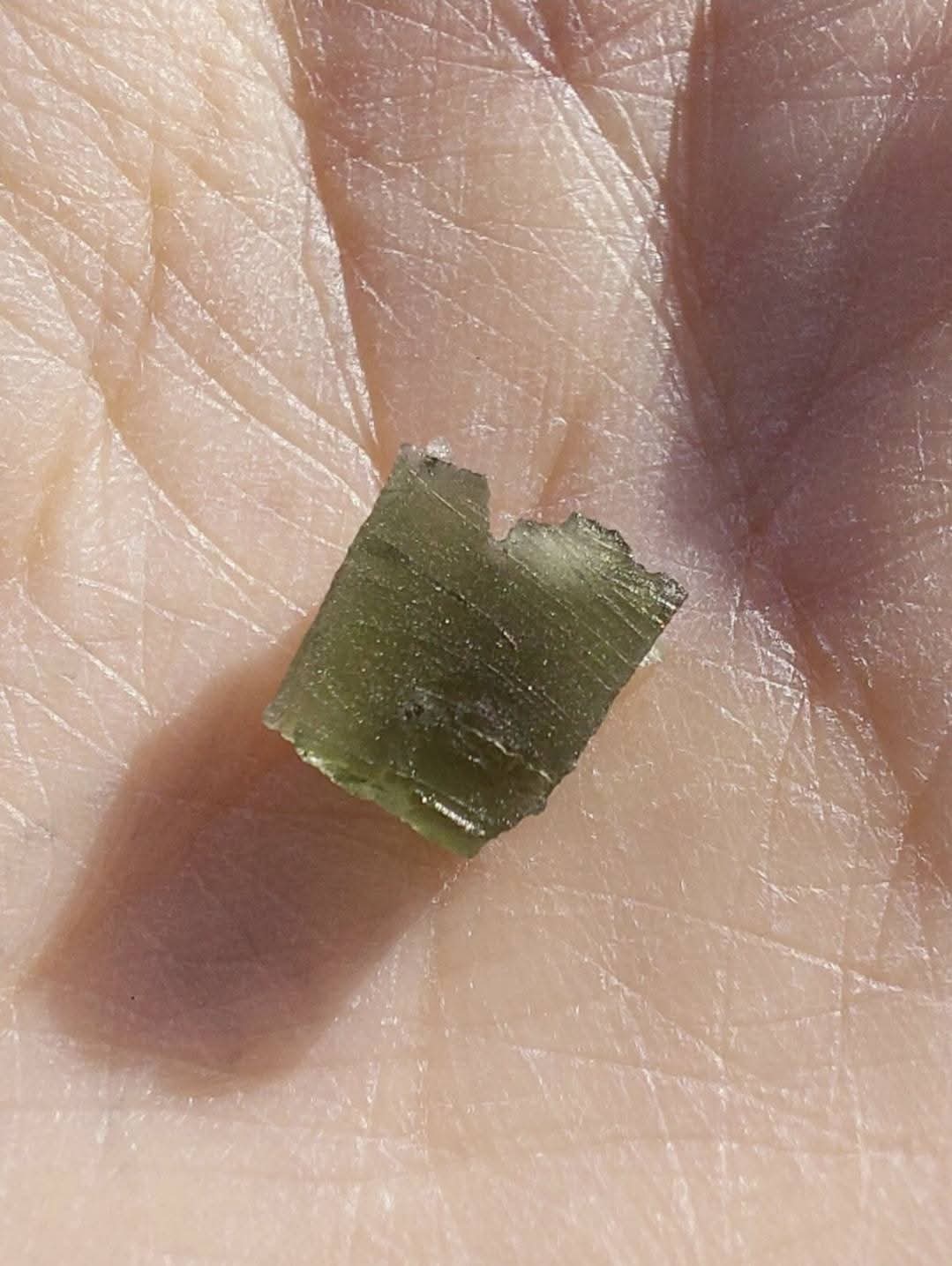 Moldavite Piece, 0.63g, Tektite (Ref: 1032)