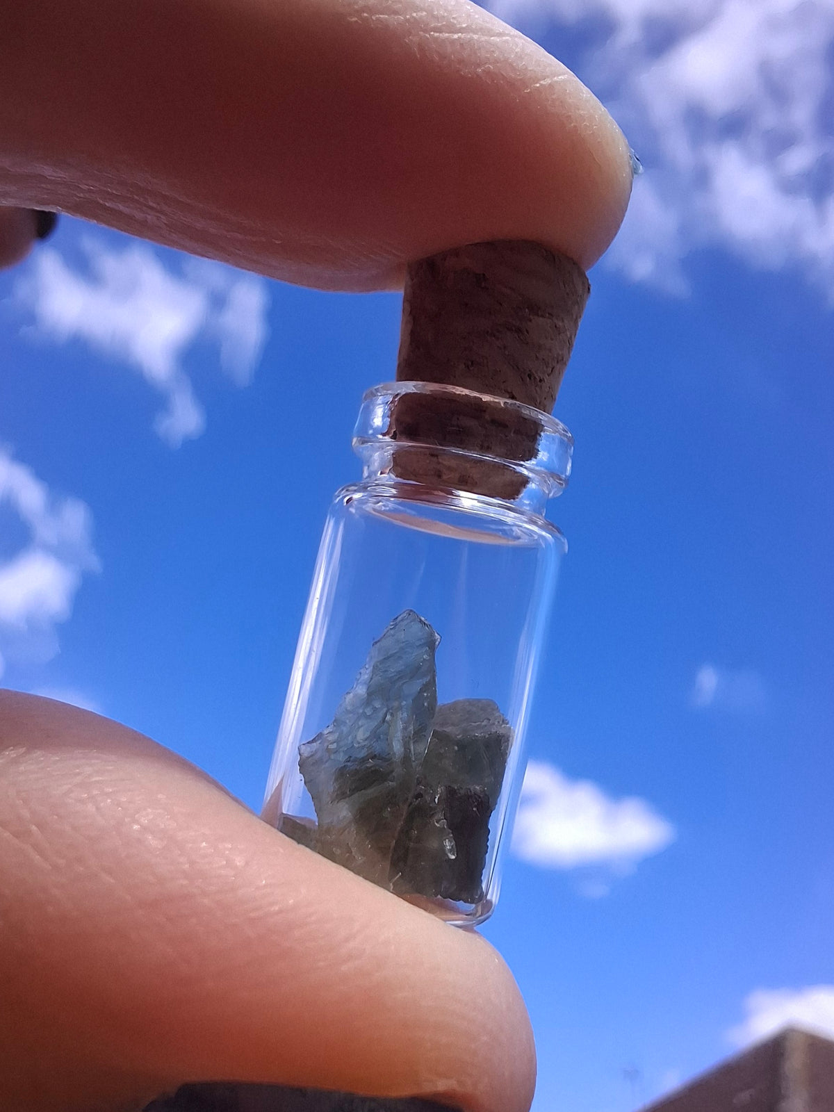 Moldavite chips (0.50g) in 1ml Bottle, Tektite (Ref: B20)