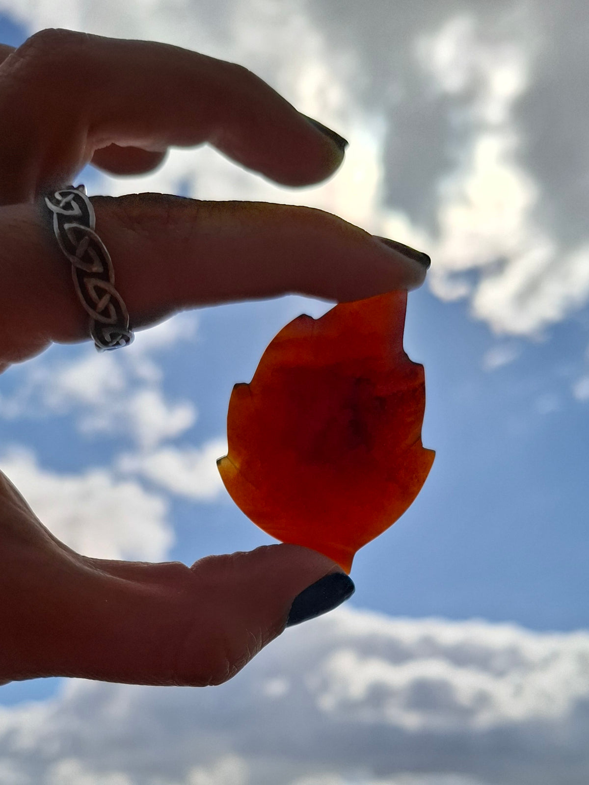 Red Amber Leaf Carving, 7.69g, Fossil (Ref: Leaf5)