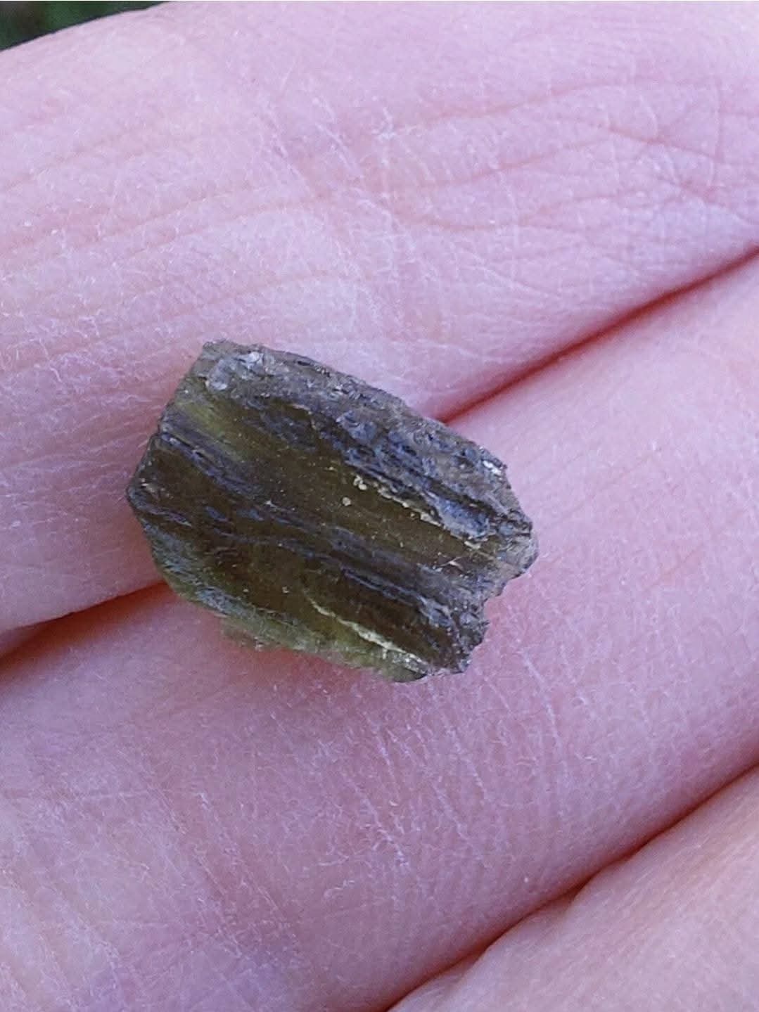 Moldavite Piece, 0.66g, Tektite (Ref: 1010)