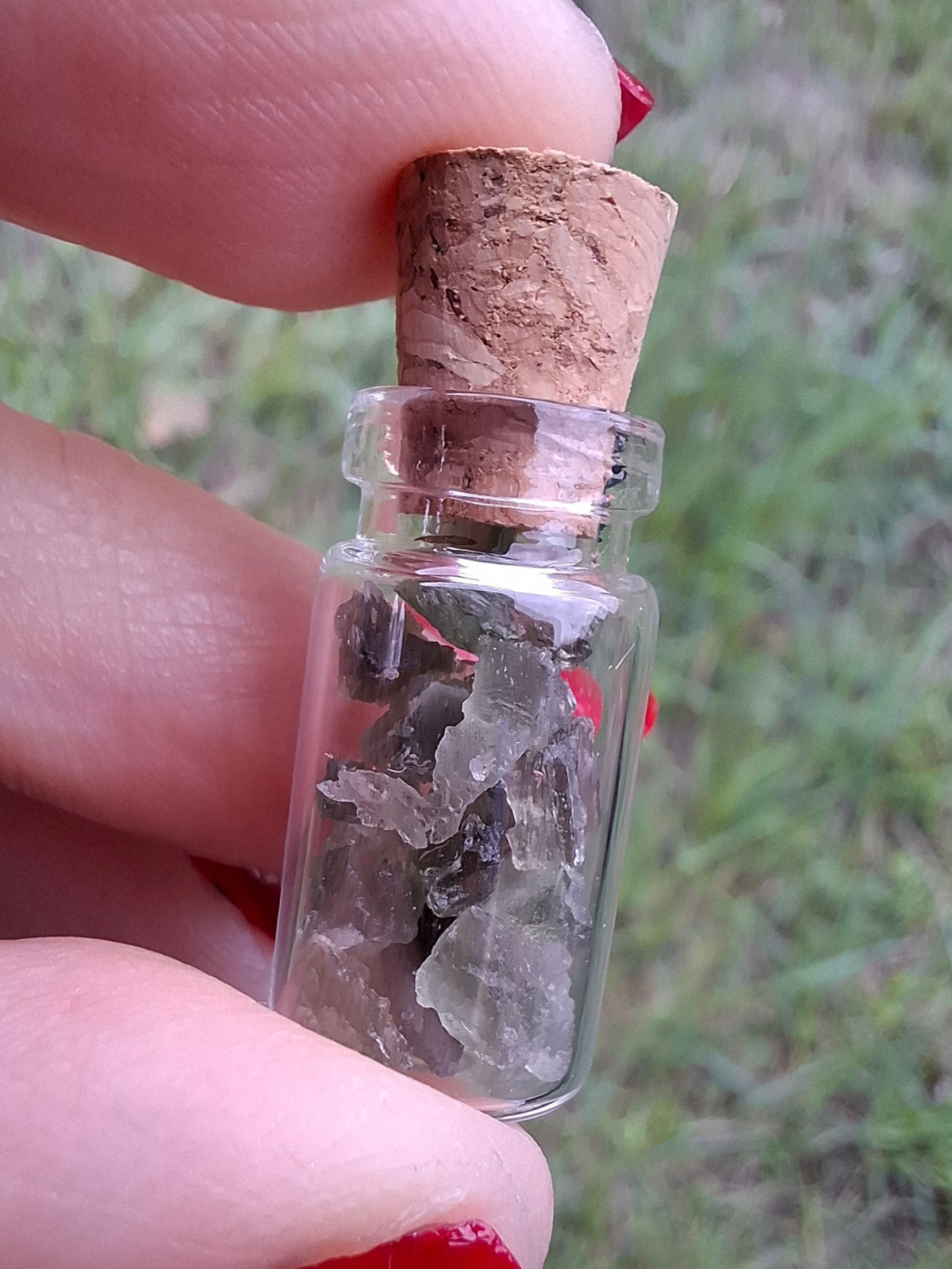 Moldavite Chips (1.00g) in 1ml Bottle, Tektite (Ref: B31)