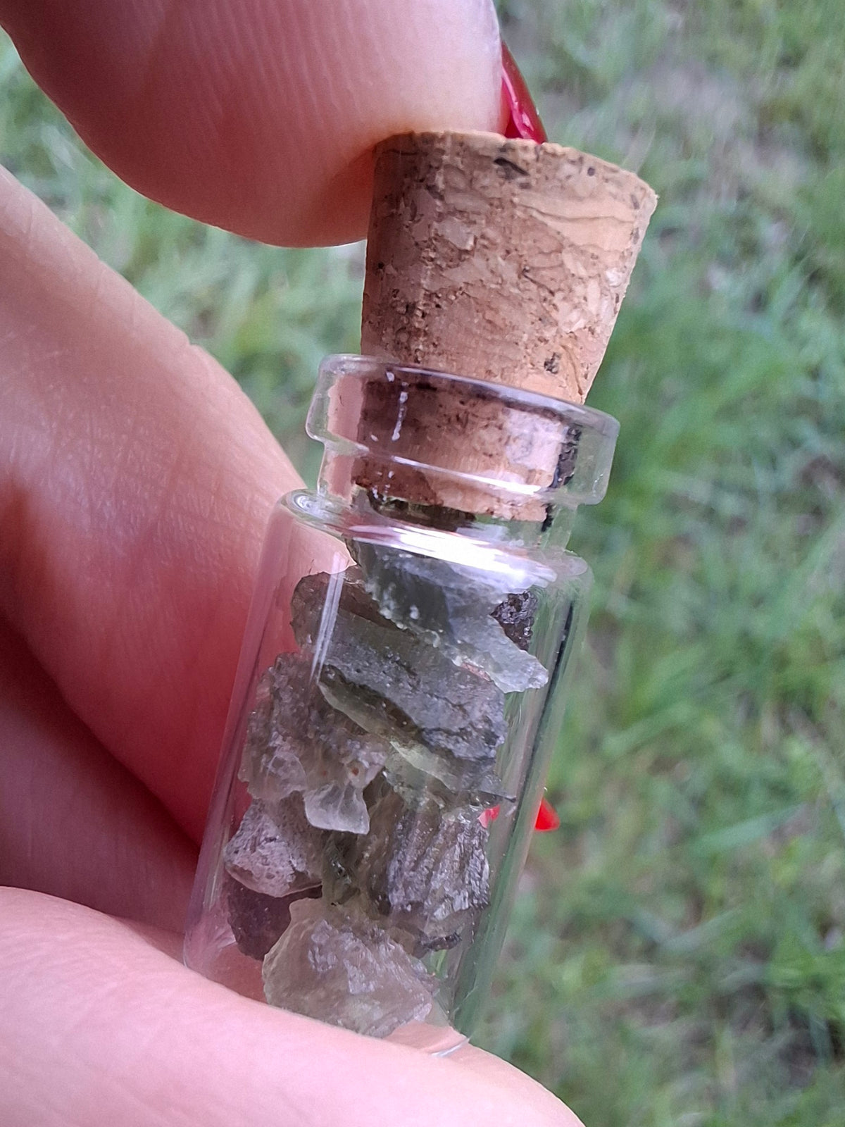 Moldavite Chips (1.00g) in 1ml Bottle, Tektite (Ref: B39)
