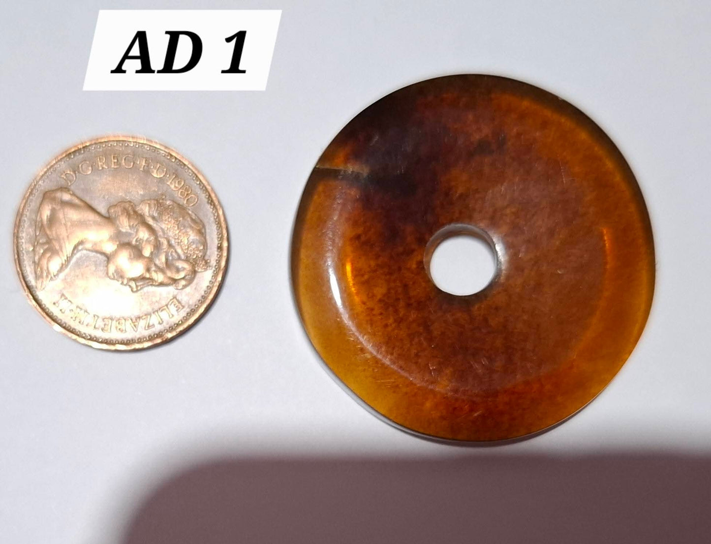 Red Amber Disc/Doughnut carving/sphere holder, 4.13g, Fossil (Ref: AD1)