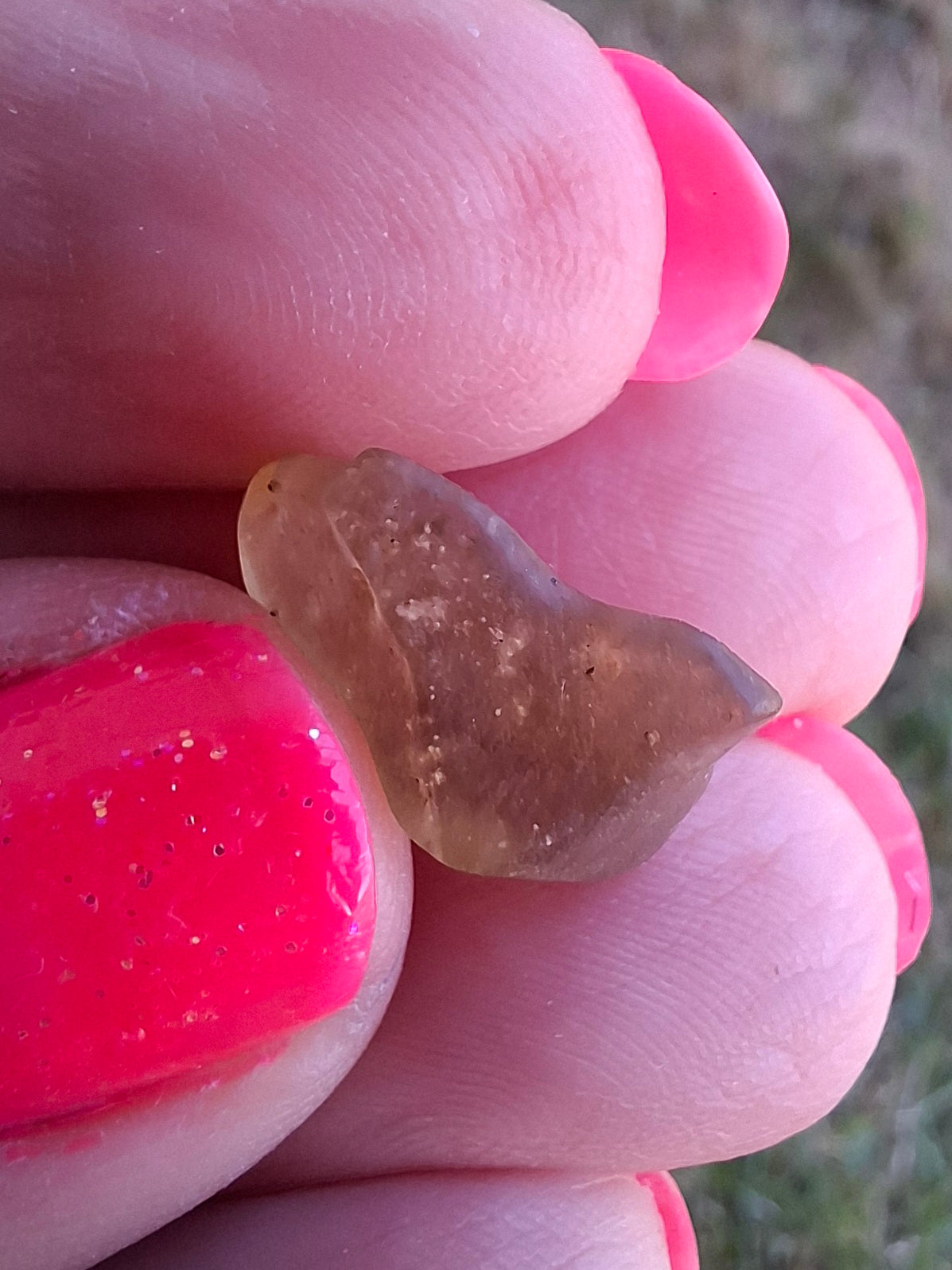 Libyan Desert Glass (darker) Piece, 0.95g, Tektite (Ref: L1363)
