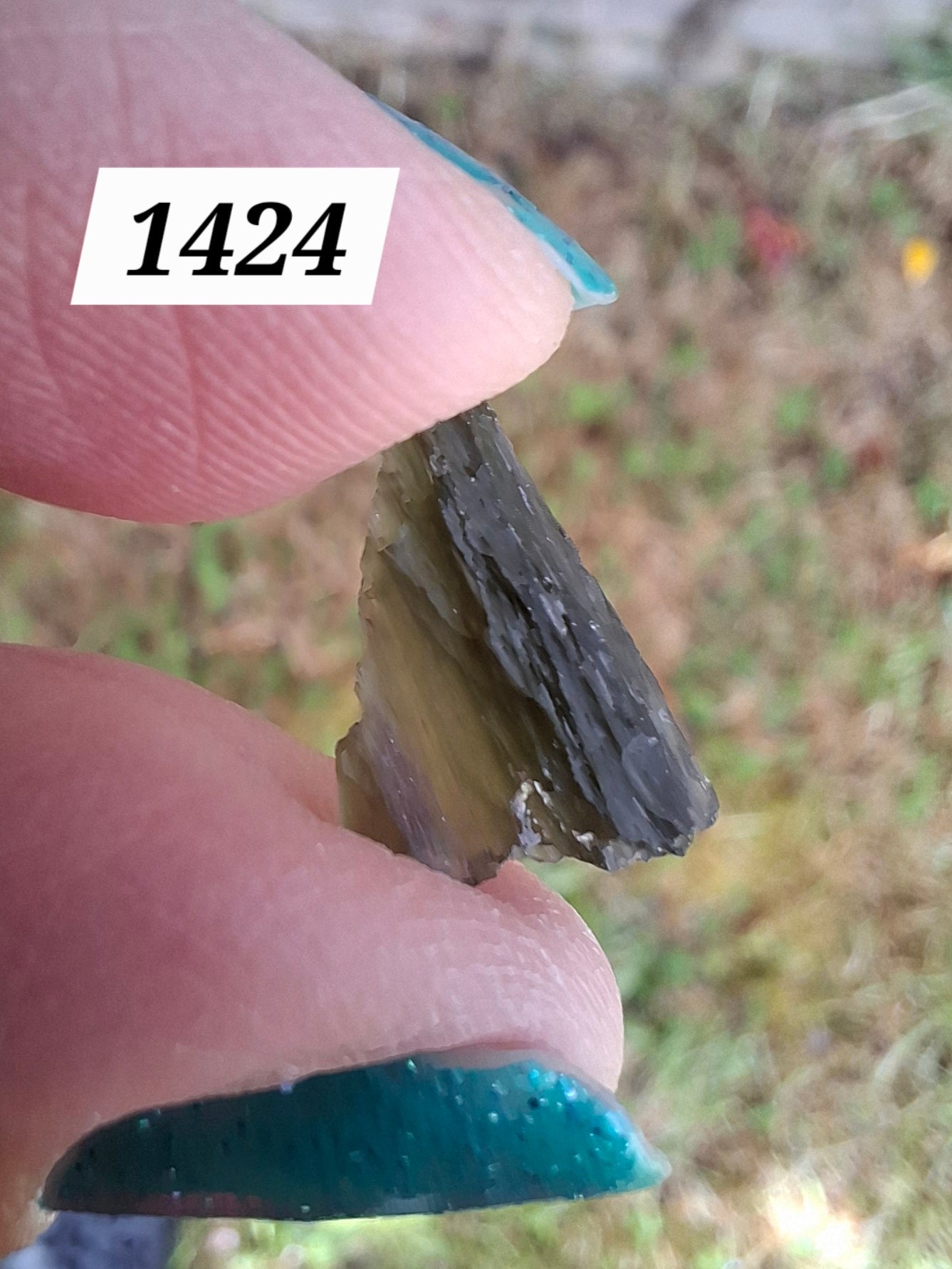 Moldavite Piece, 0.64g, Tektite (Ref: 1424)