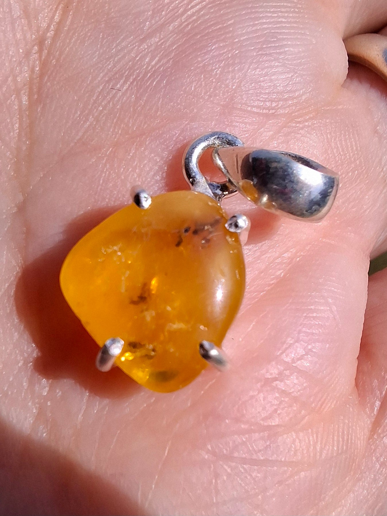 Baltic Amber Pendant, 925 Silver, Fossil (Ref: AP20)