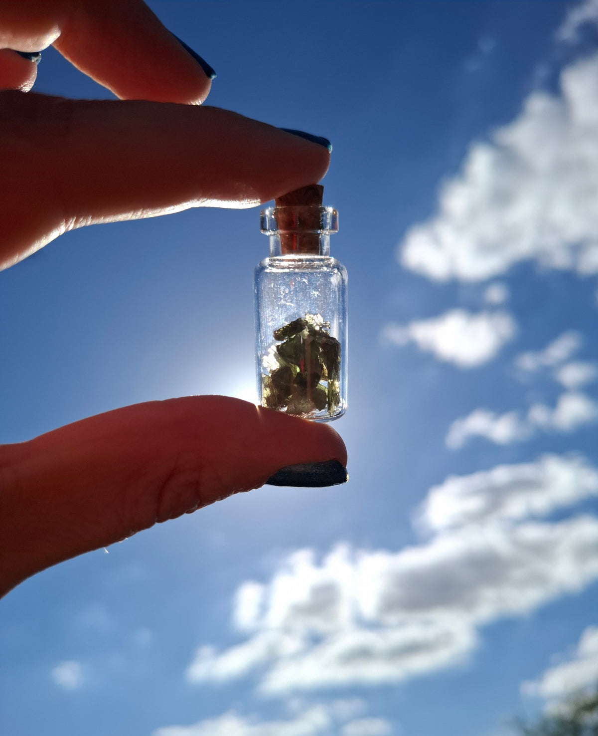 Moldavite Chips (2.00g) in 3ml Bottle, Tektite (Ref: B42)