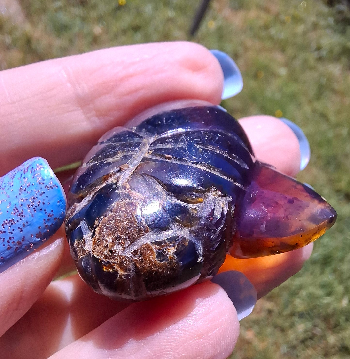 Red Amber Honey Bee Carving, 10.66g, Fossil (Ref: Bee39)